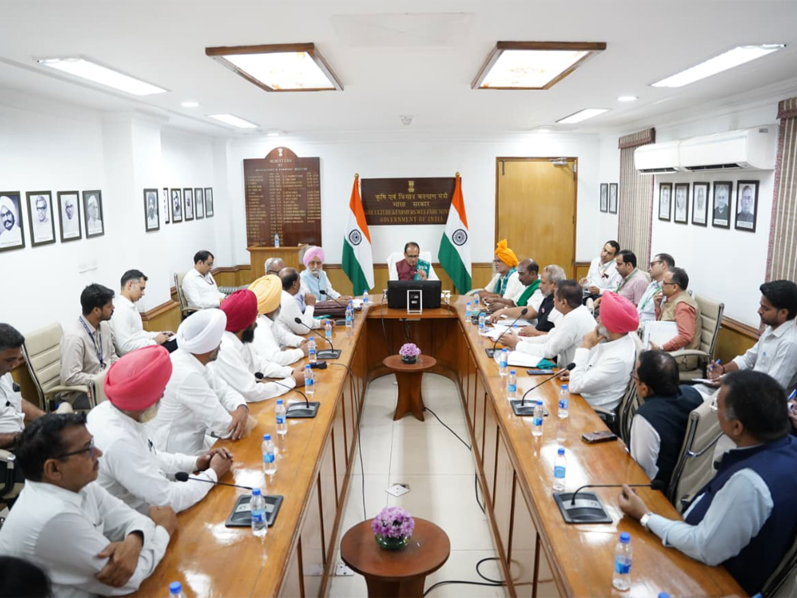 Farmers voice strong support for ethanol during meeting with Union Agriculture Minister Shivraj Singh Chouhan (Photo: Release)
