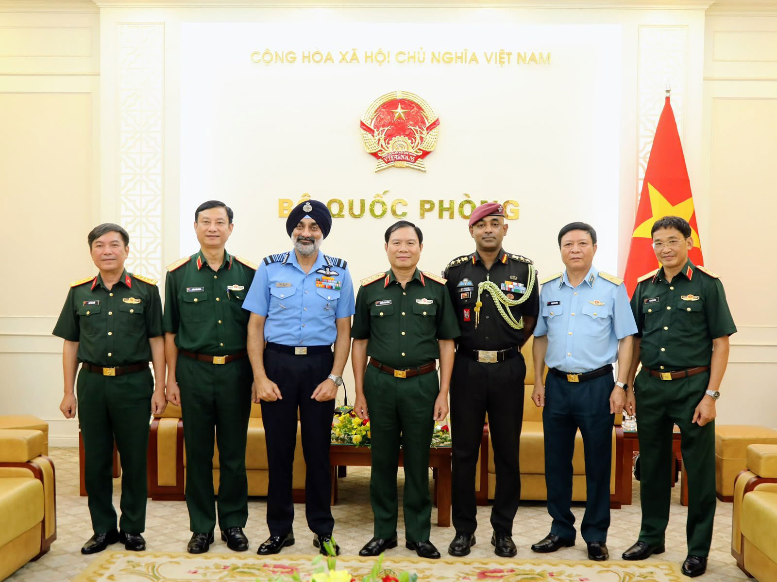 Indian Air Force Chief Air Chief Marshal AP Singh with Chief of General Staff of Vietnam People's Army and Deputy Defence Minister Nguyen Tan Cuong (Photo/X/@AmbHanoi)