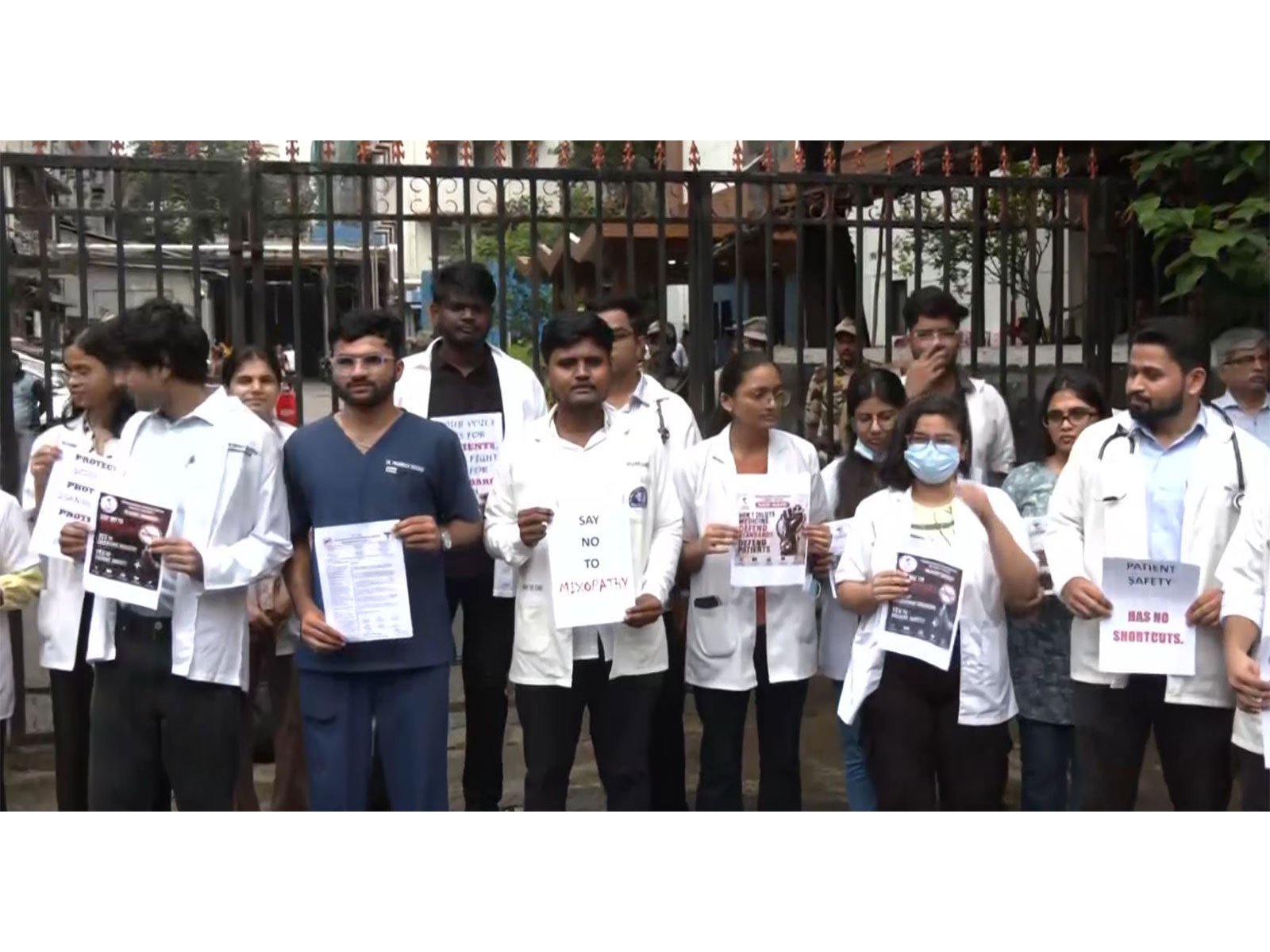 Maharashtra Association of Resident Doctors (MARD) begins indefinite strike  (Photo/ANI)