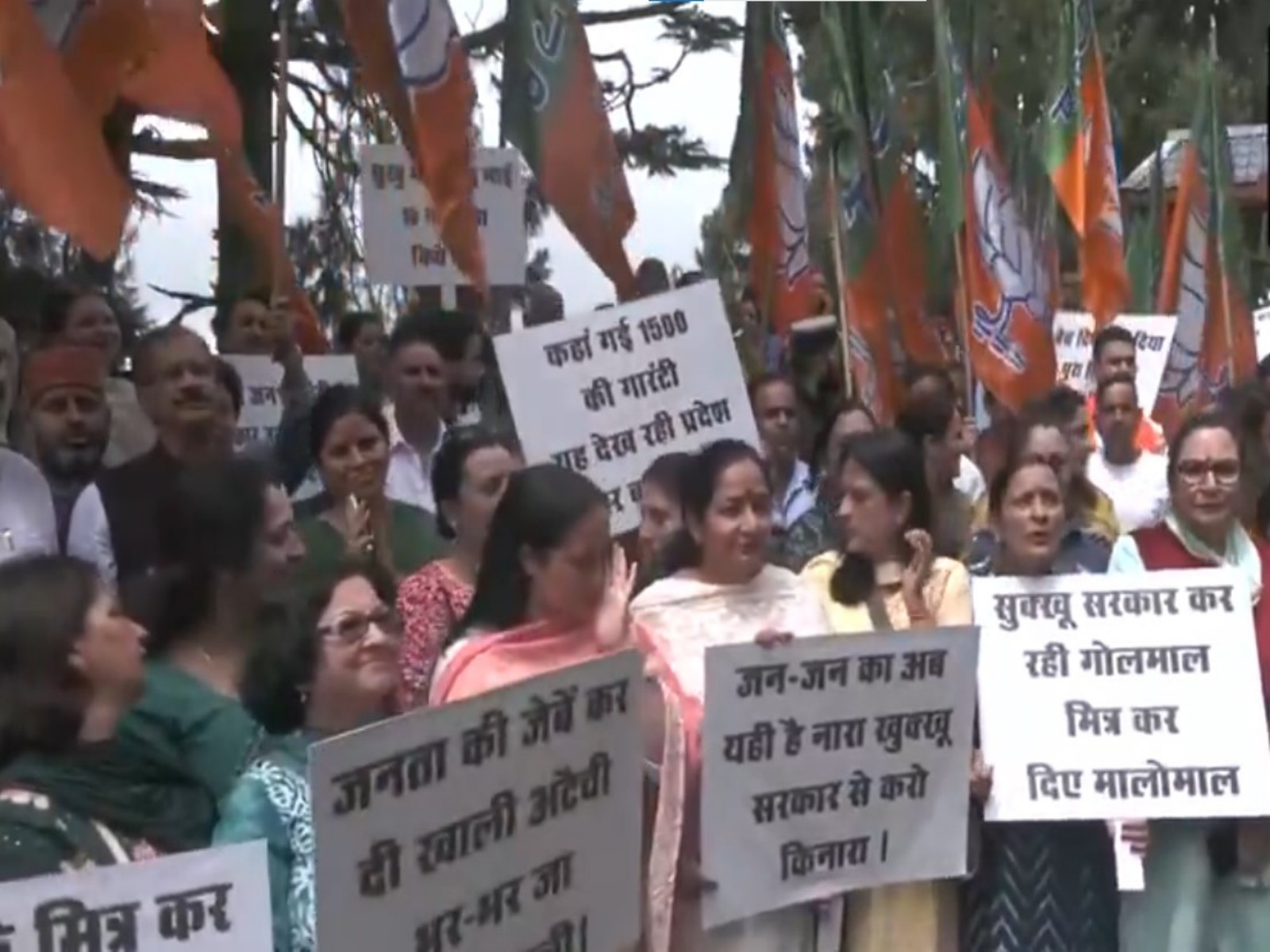 BJP stages protest outside Himachal CM Sukhu's residence (Photo/ANI)