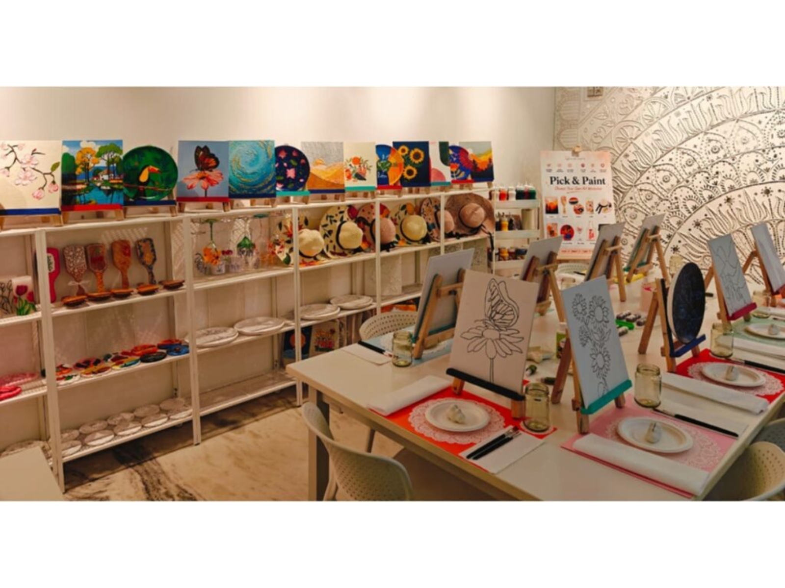 A guided art session in progress at Rajni Dutta Art & Design, where full-time artists lead creative experiences across Delhi NCR 