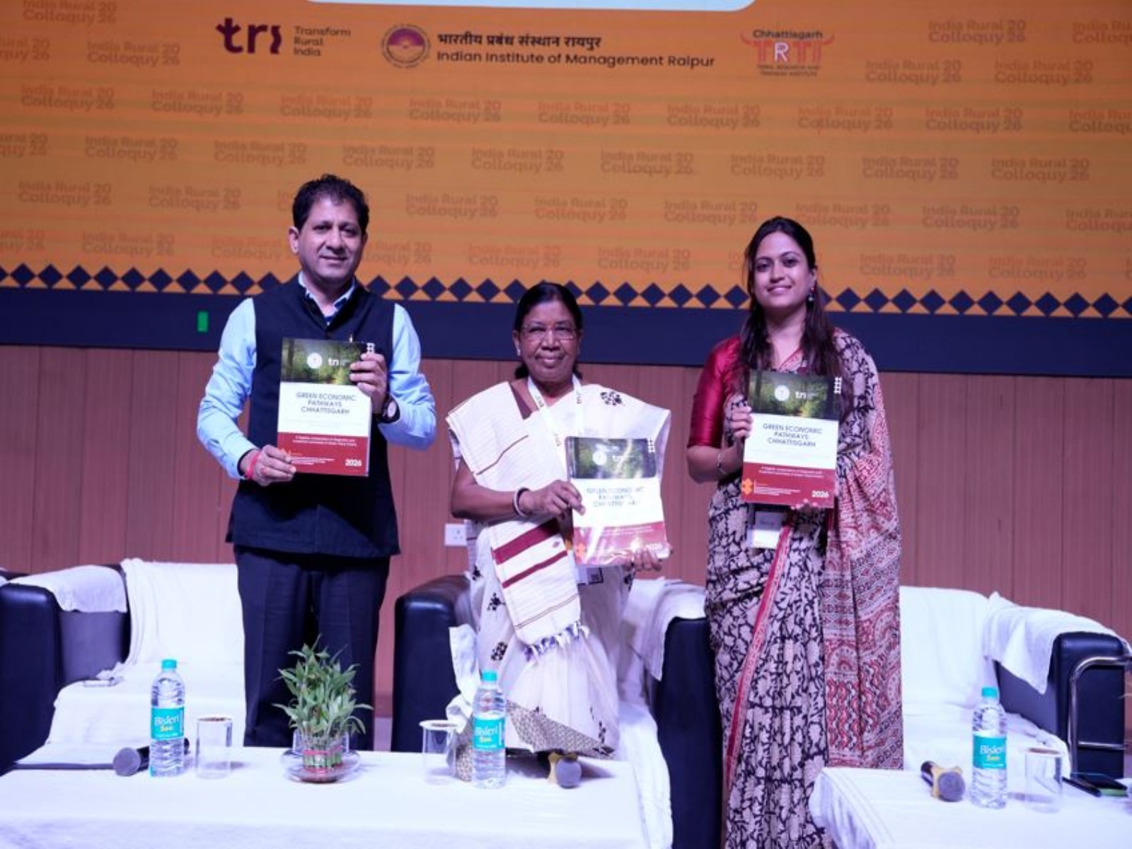 Rahul Bhagat, Secretary to the Chief Minister of Chhattisgarh, and Padma Shri awardee Budri Thati at the India Rural Colloquy (Photo: IRC)