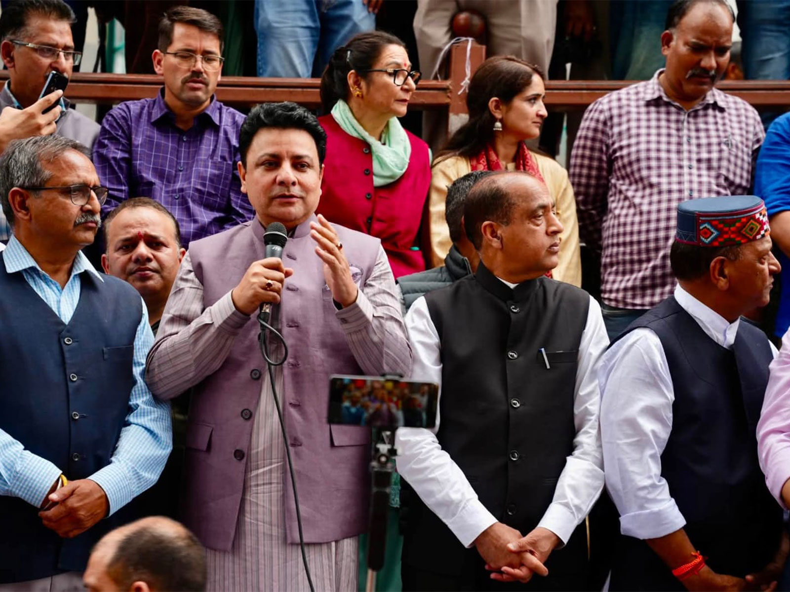  BJP's Sudhir Sharma hits back at Himachal govt during protest (Photo:ANI)