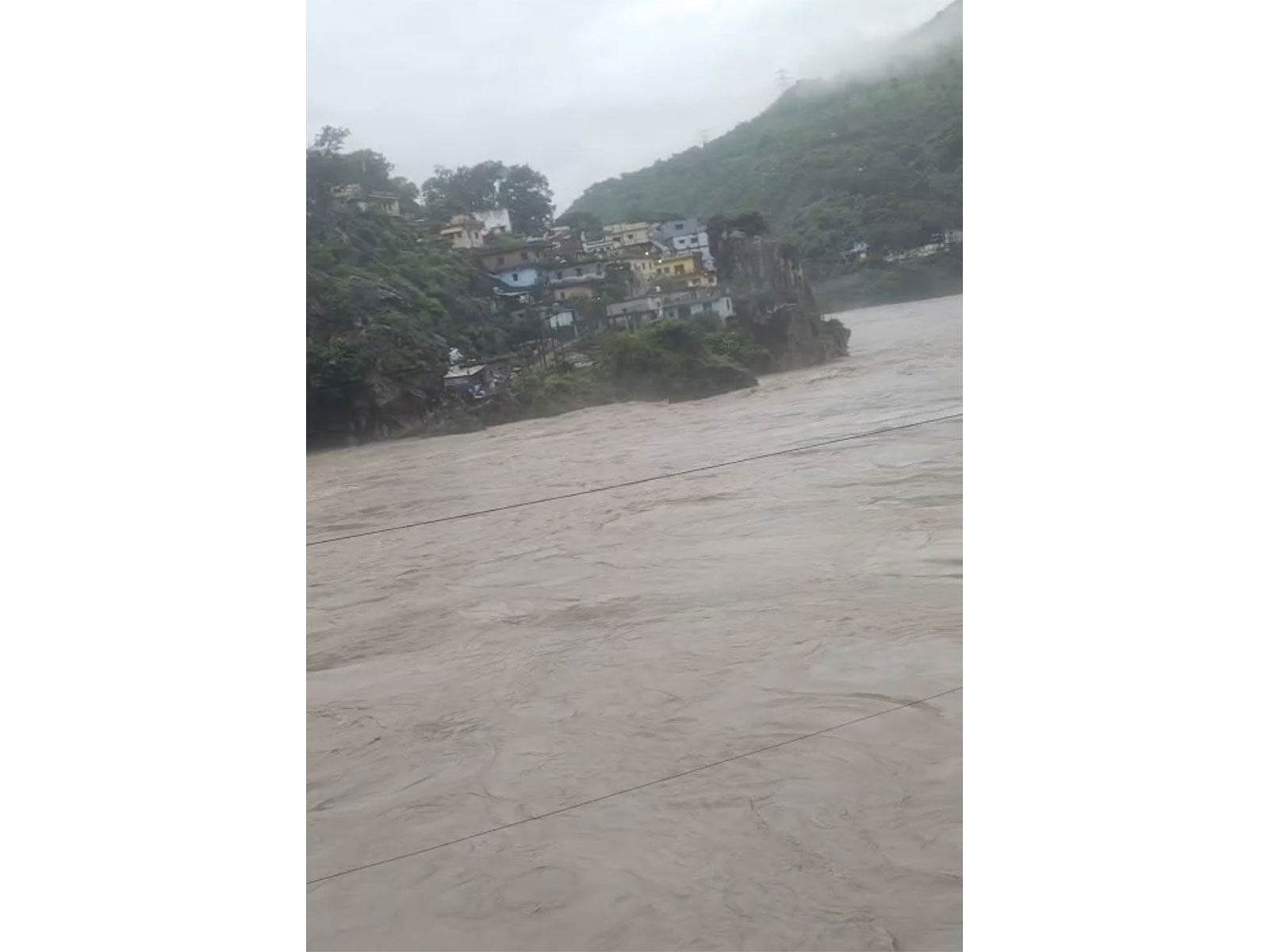 Overflowing Alaknanda river at Rudraprayag (Photo/ ANI)