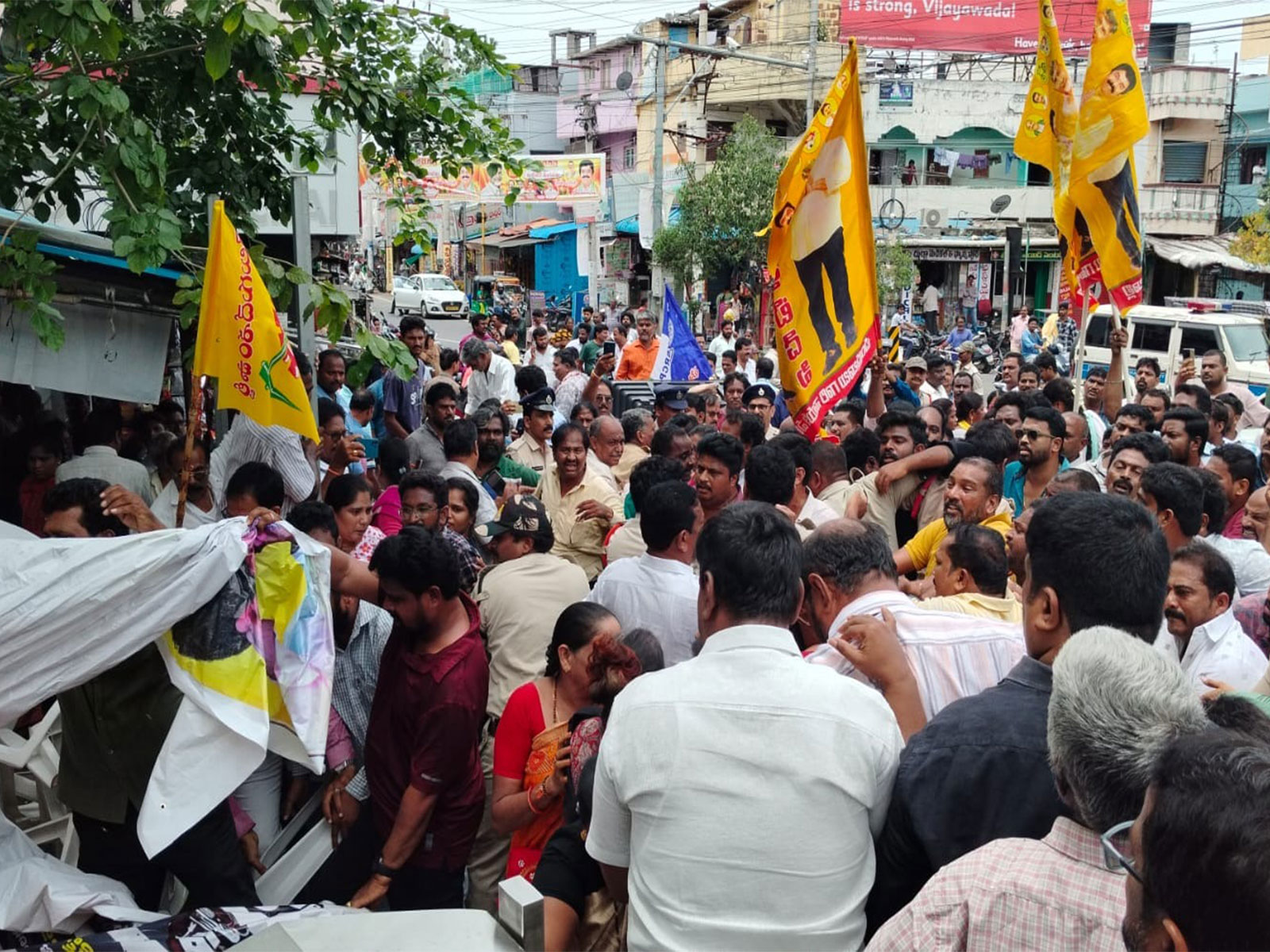 Police and protesters during a YSRCP relay hunger strike over the alleged DSC-2025 recruitment scam in Vijayawada (Photo/ANI)