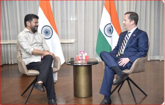 Telangana CM Revanth Reddy with US Consul General Sergio Gor (Photo credit/x/@TelanganaCMO)