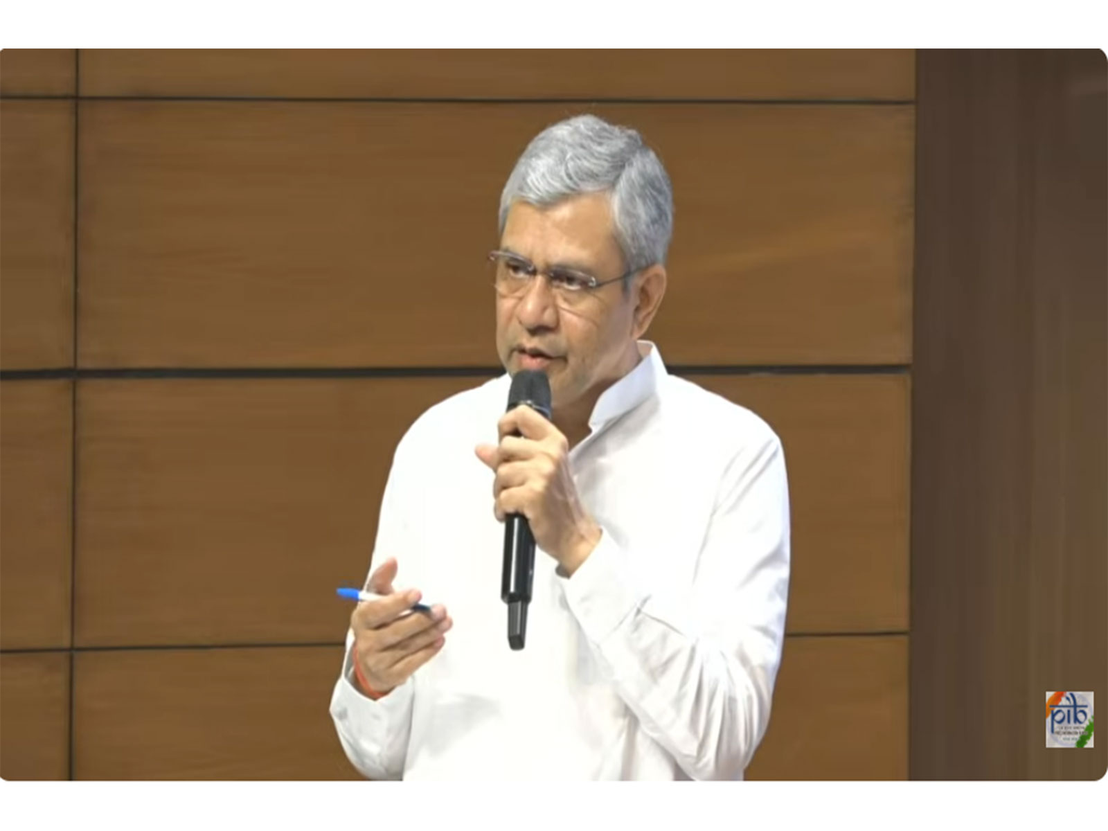 Union Minister Ashwini Vaishnaw announces Cabinet approval of the GOBARdhan scheme (Photo/PIB Youtube)
