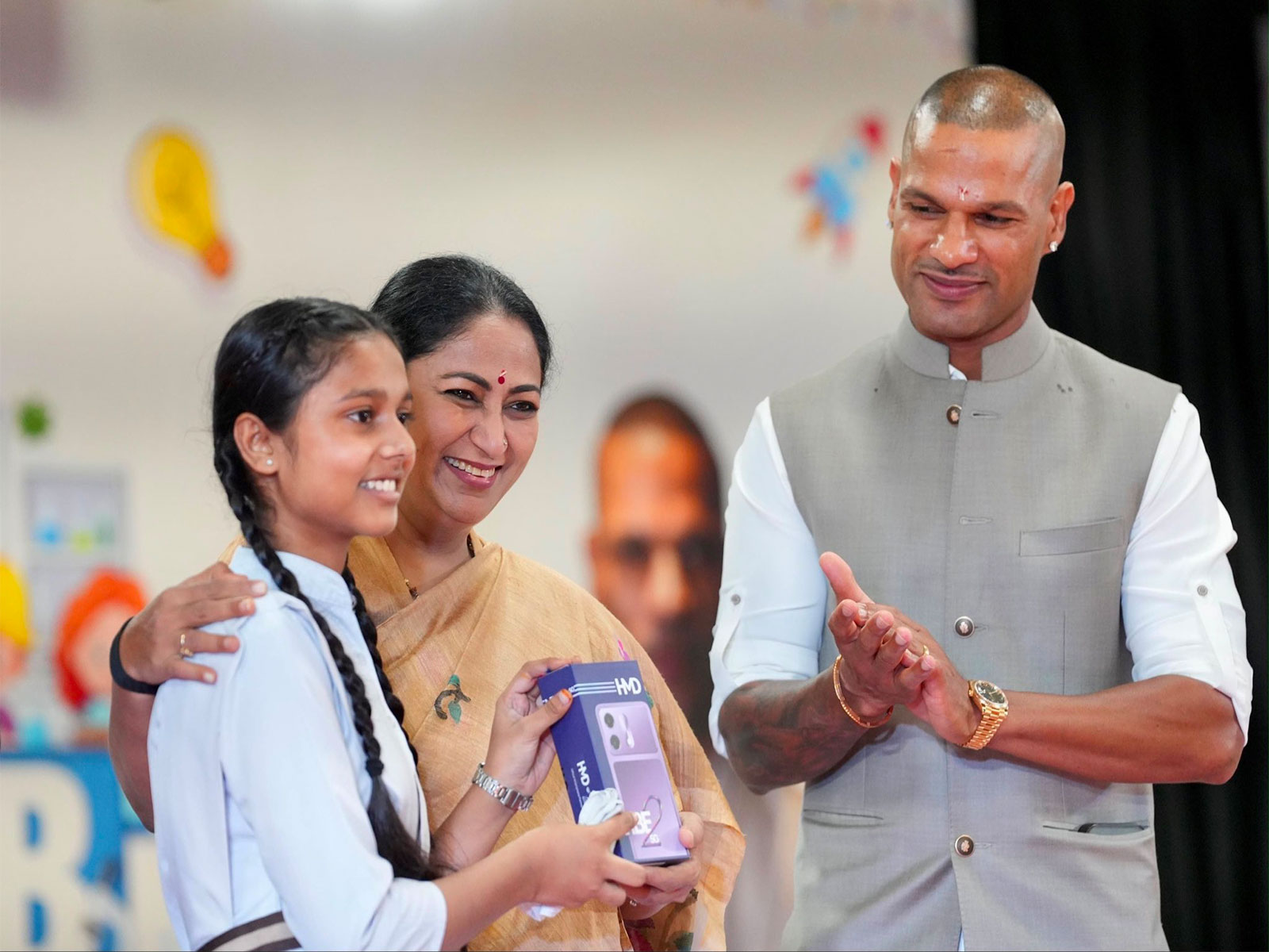Delhi Chief Minister Rekha Gupta and Shikhar Dhawan during the inauguration of state-of-the-art STEM Lab at Sarvodaya Vidyalaya in Pitampura (Photo: X/@gupta_rekha)