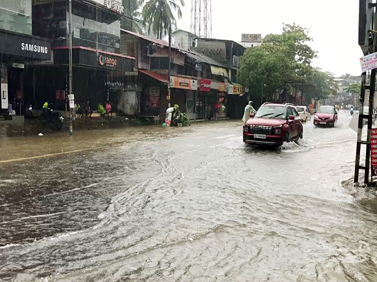 Vehicles wade through a waterlogged street after rainfall, in Kozhikode, Keralam (File Photo/ANI)