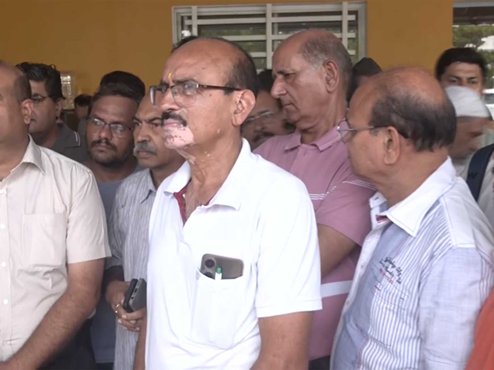 Group of traders reached BJP office to meet Minister Kailash Vijayvargiya (Photo/ANI)