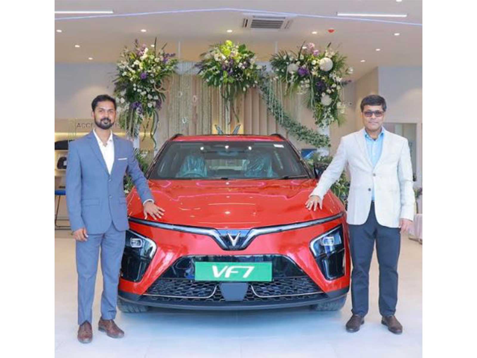 Tapan Ghosh (right), CEO, VinFast India, and Harsh Raj, Dealer Principal, inaugurated VinFast Patliputra, the company's first 3S dealership in Bihar and 60th in India