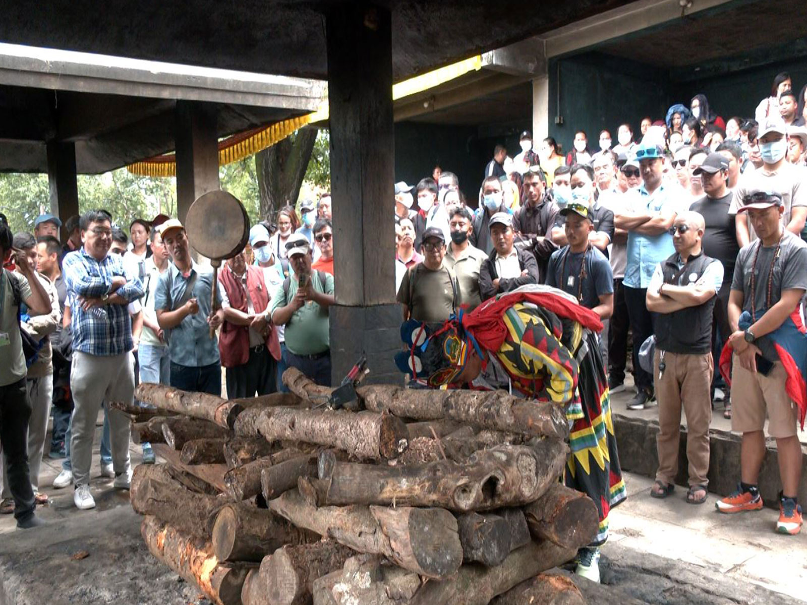 Last rites of Nepali mountaineer Pur Bahadur Gurung (Yukta) being performed at Swayambhu in Kathmandu. (Photo/ANI)