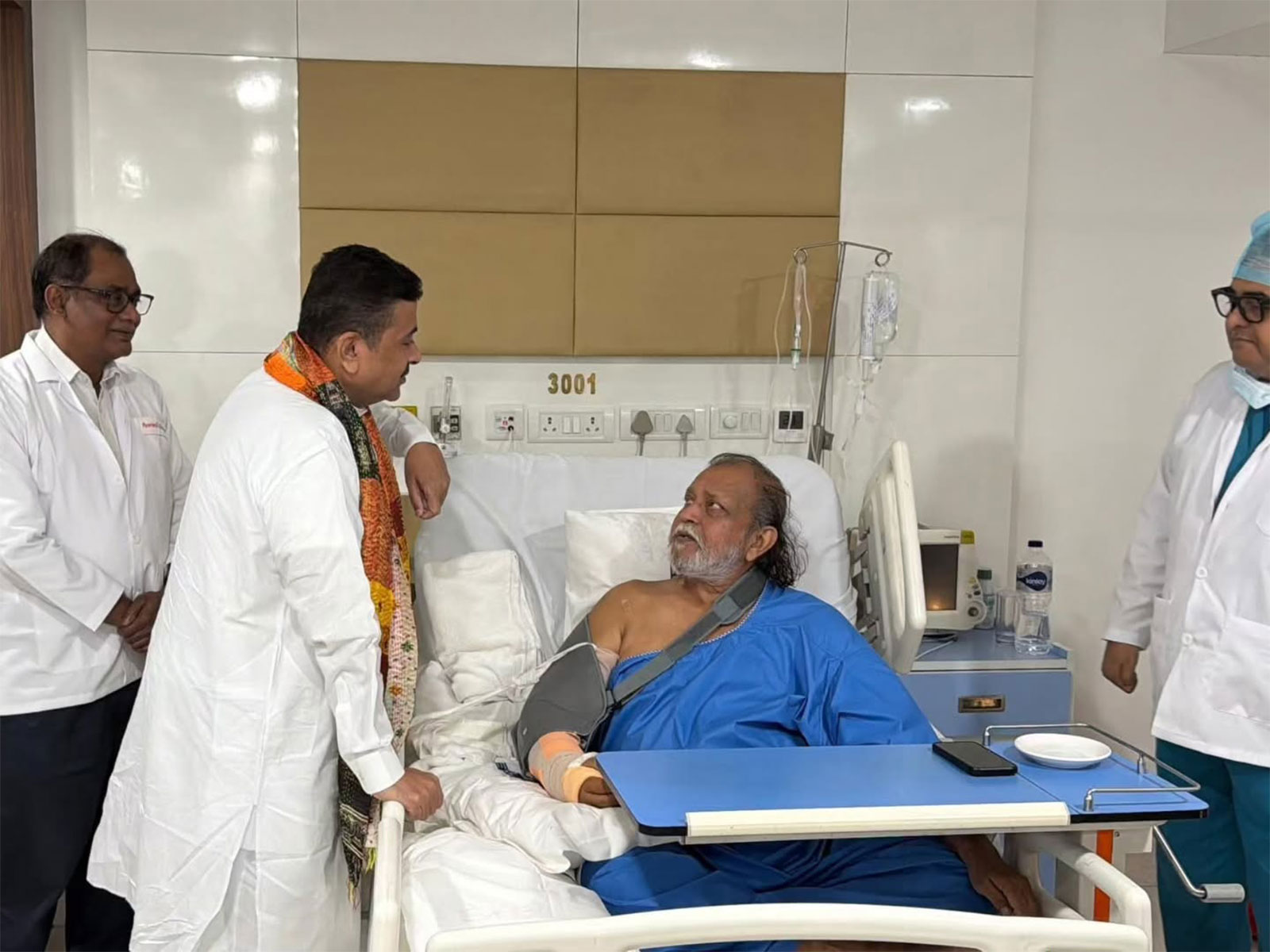West Bengal CM Suvendu Adhikari meets Mithun Chakraborty (Photo/Instagram@suvenduwb)