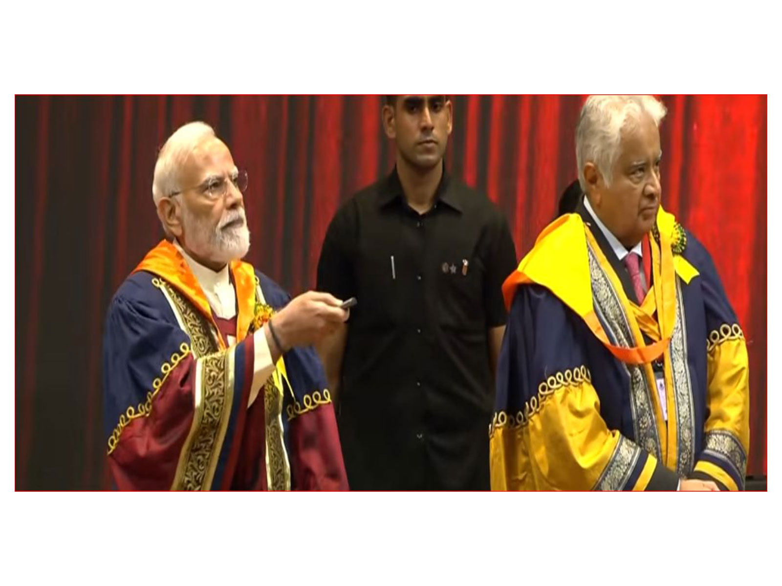 Prime Minister Narendra Modi at IIT Delhi with Chairperson of the Board of Governors, Harish Salve (Photo/DD))