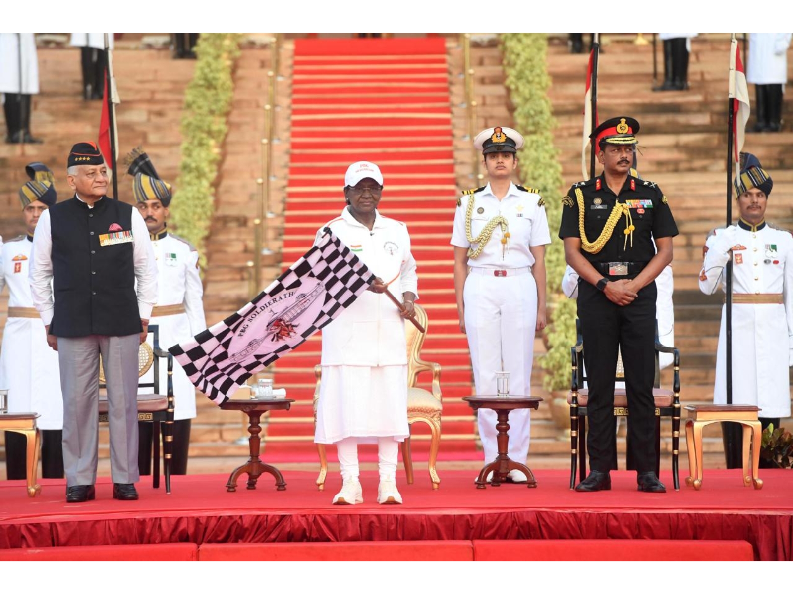 Hon'ble President of India, Smt Droupadi Murmu, flagged off the inaugural President's Bodyguard Soldierathon