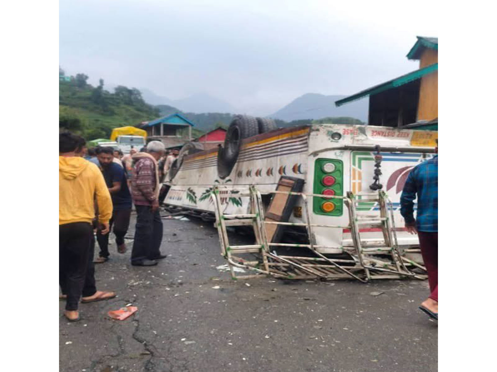 Visual from the accident site (Photo: @SukhuSukhvinder/X)
