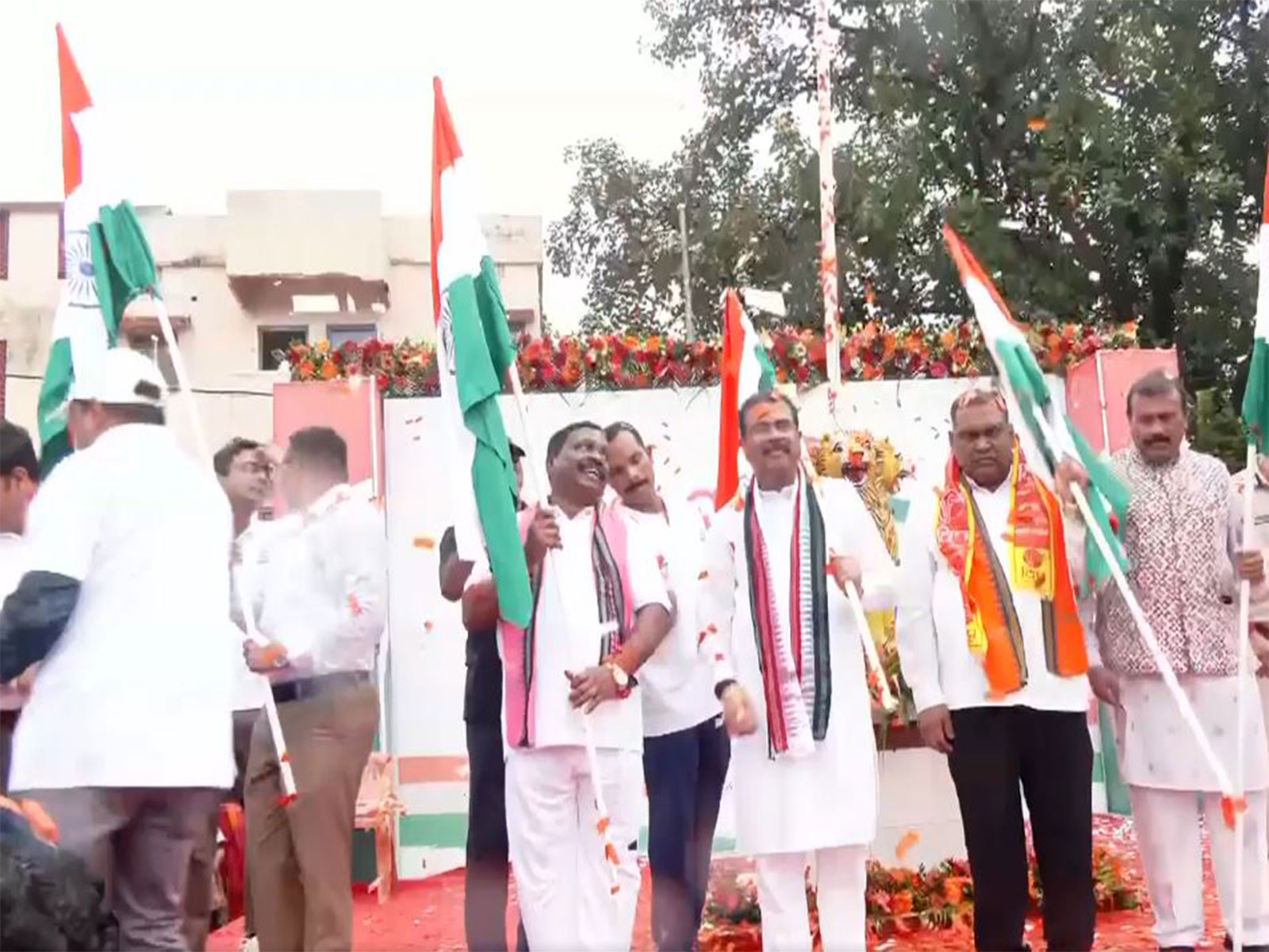 MP Dharmendra Pradhan participates in 'Har Ghar Tiranga Yatra' in Sambalpur (Photo/ANI)