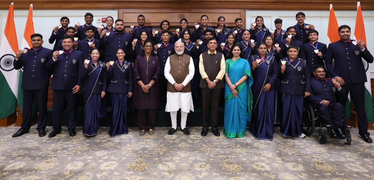 PM Modi with India's CWG medalists. (Photo: @narendramodi X)