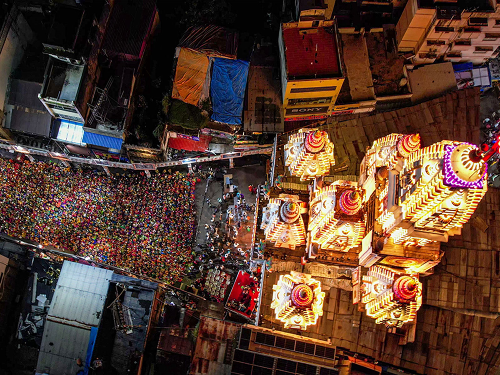 Devotees throng to see Shreemant Dagduseth Halwai Ganpati (File Photo/ANI)