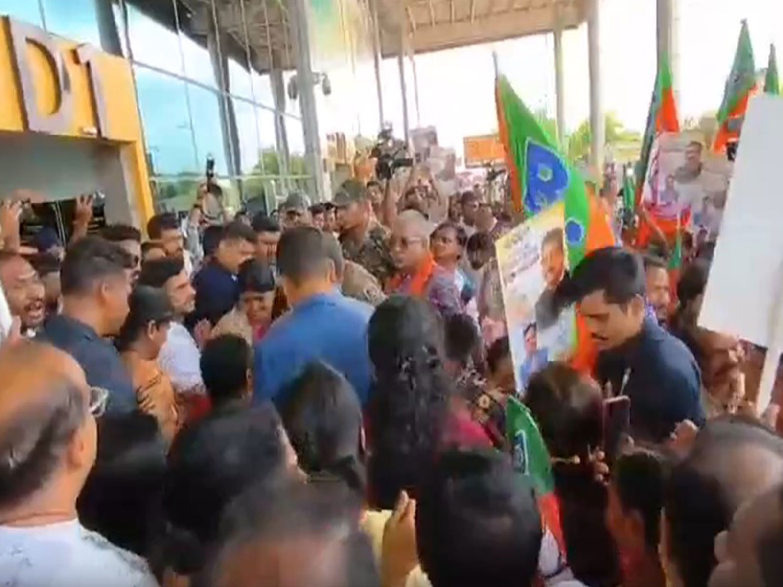 BJD, Congress workers protest against BJP MP Dharmendra Pradhan (Photo/ANI)