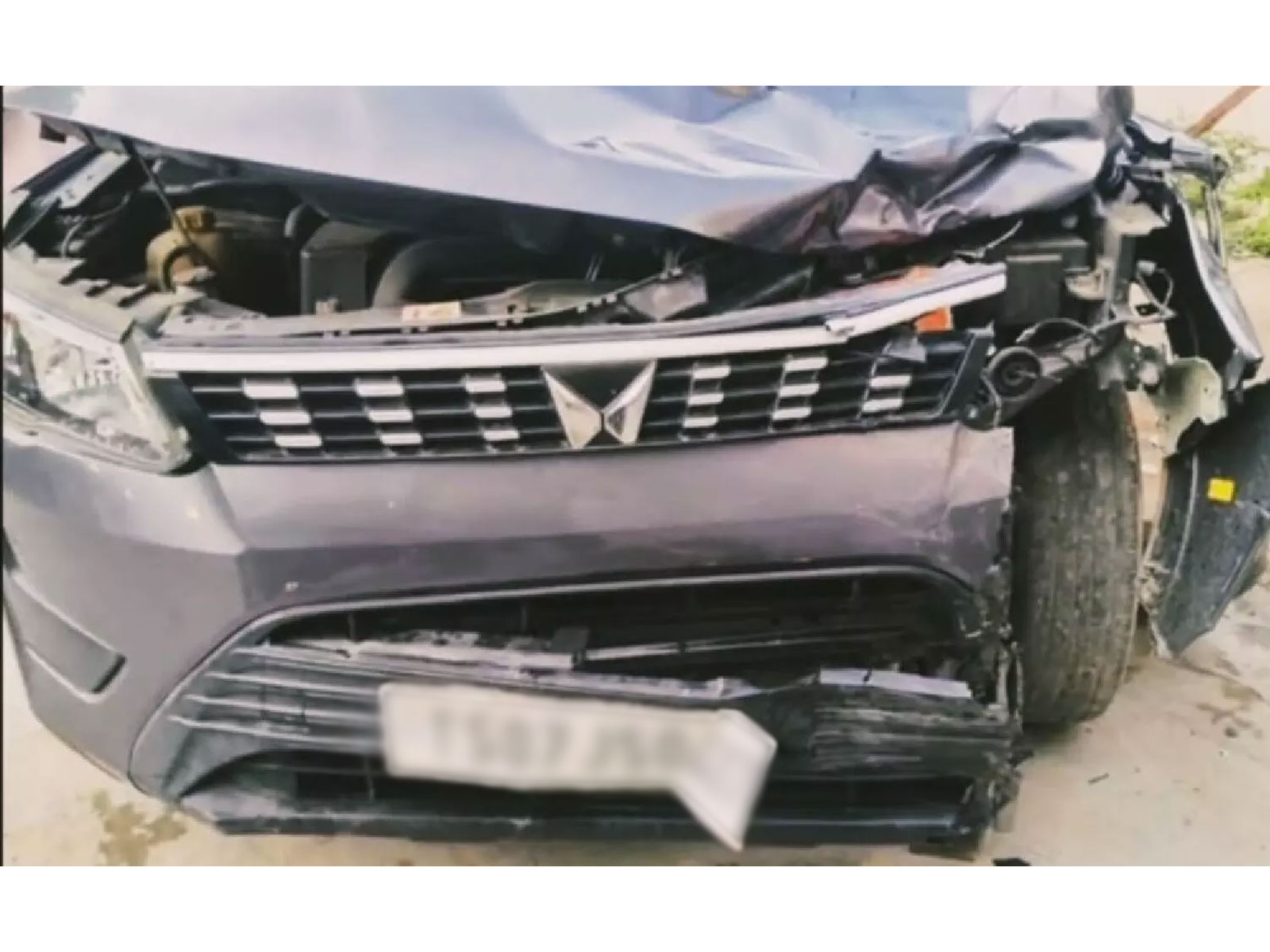 The damaged XUV involved in a fatal hit-and-run accident in Hyderabad's Hydershakote. (Photo: @NewsMeter_In/X)