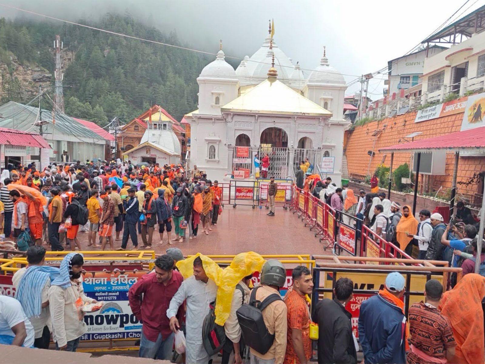 Large number of devotees gather at Gangotri Dham (Photo/ANI)