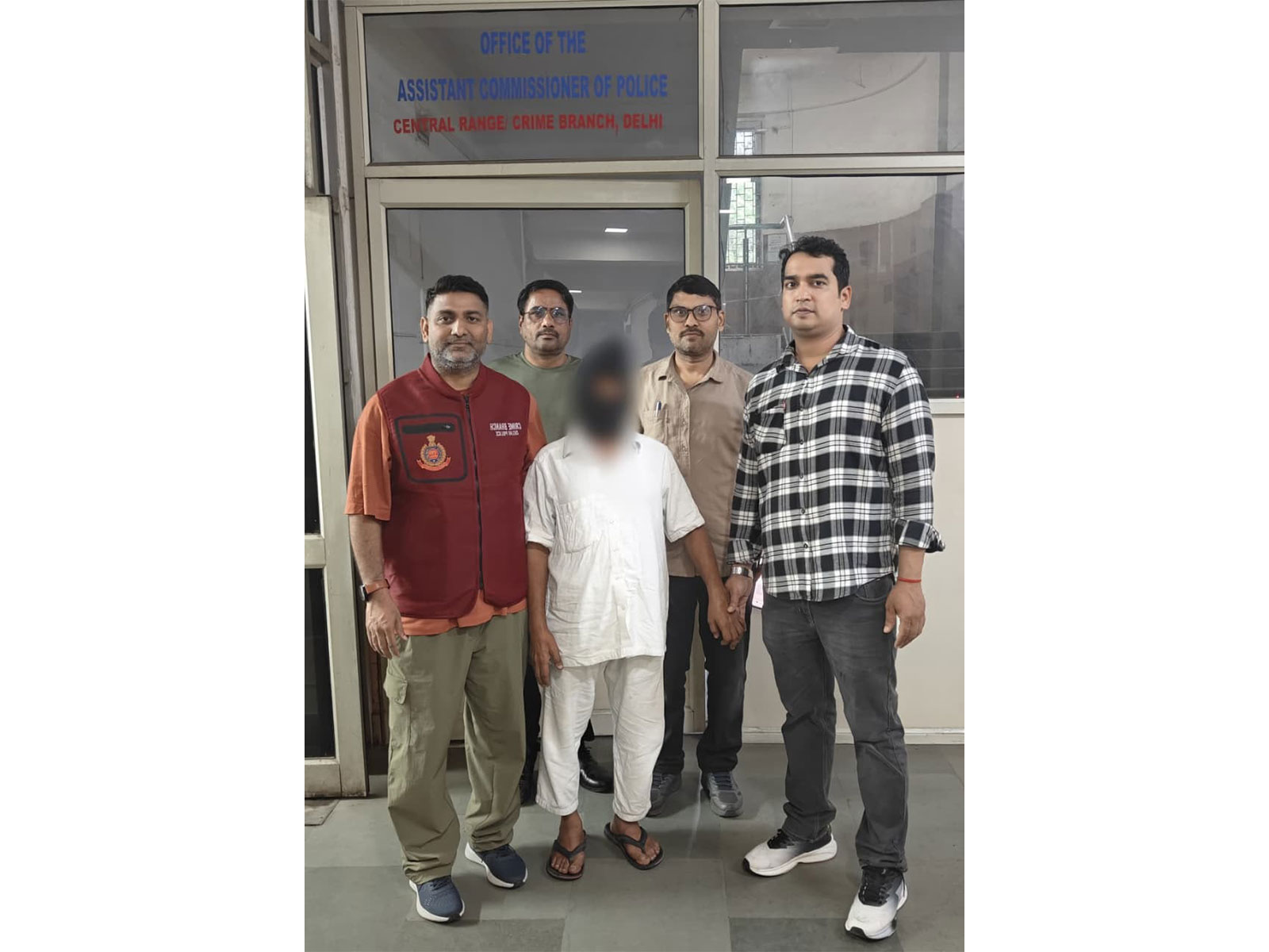Delhi Crime Branch arrests long-absconding forgery accused after more than 12 years (Photo/Release