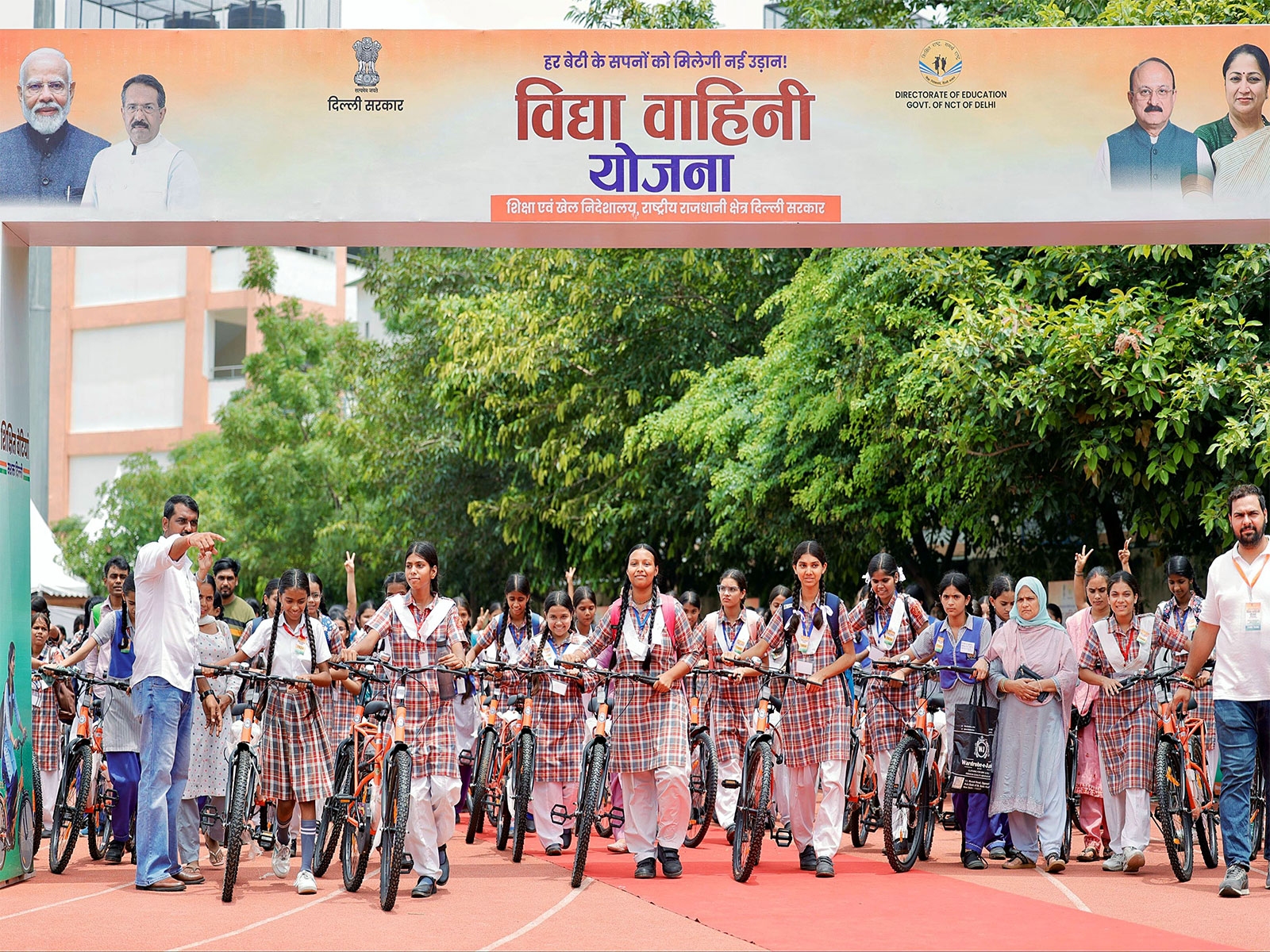 Students who received bicycles under 'Vidya Vahini Yojana' (Photo/ANI)