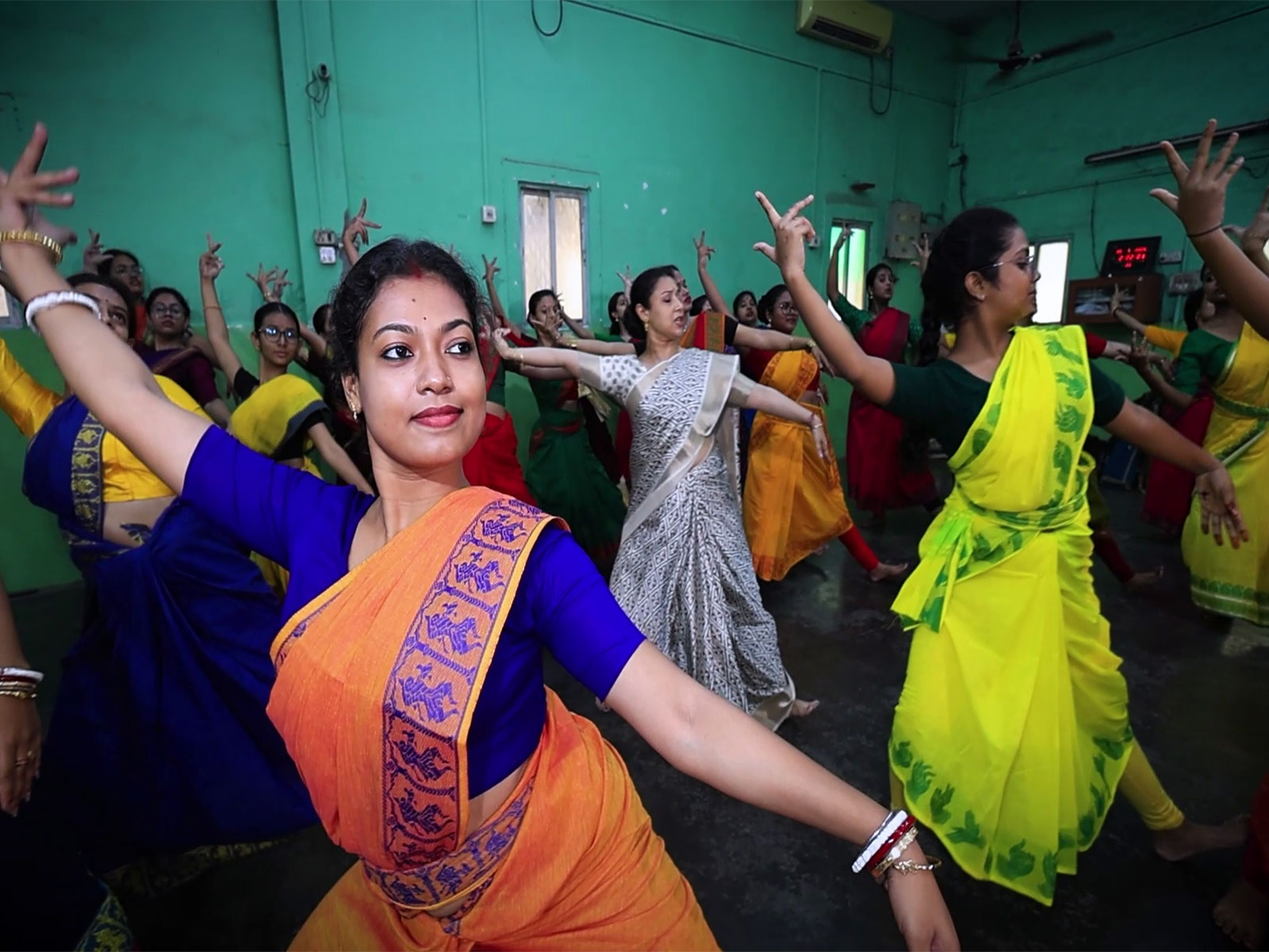 Bharatanatyam artists (Photo/ANI)