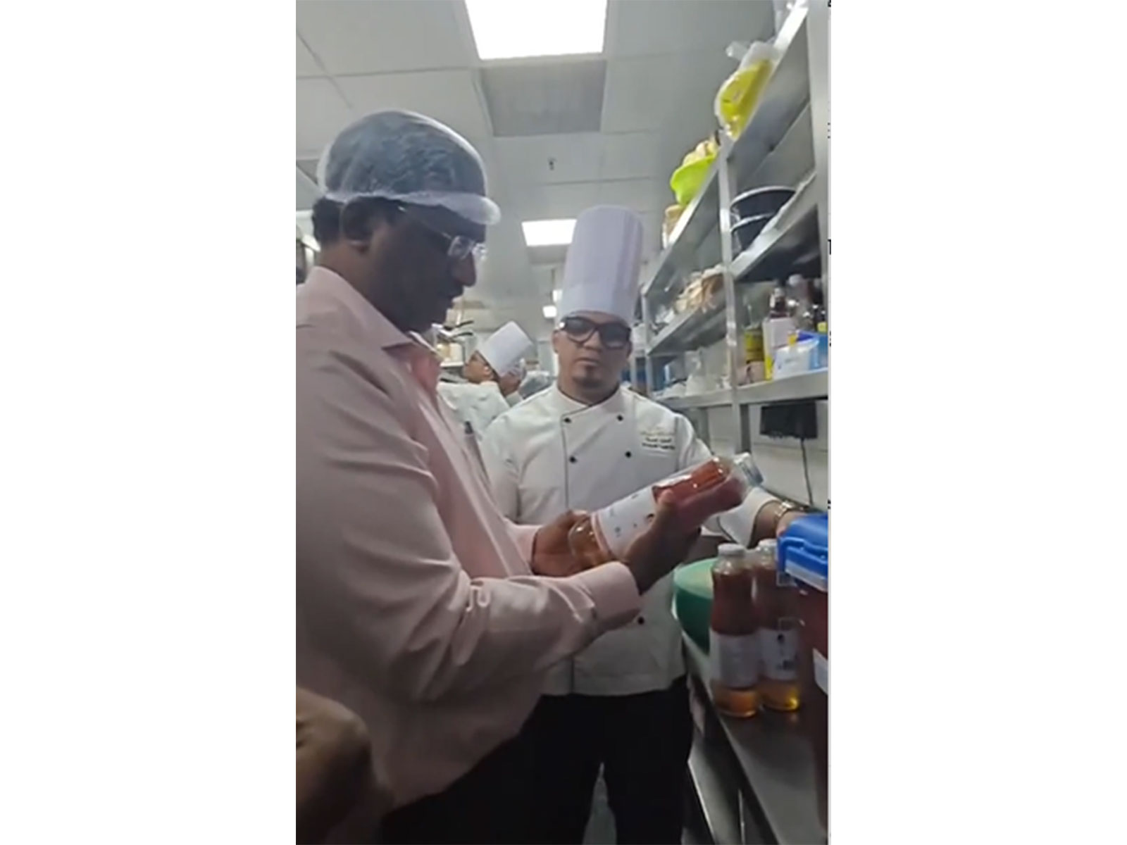 Food safety dept seize unfit food items from hotels (Photo/ANI)