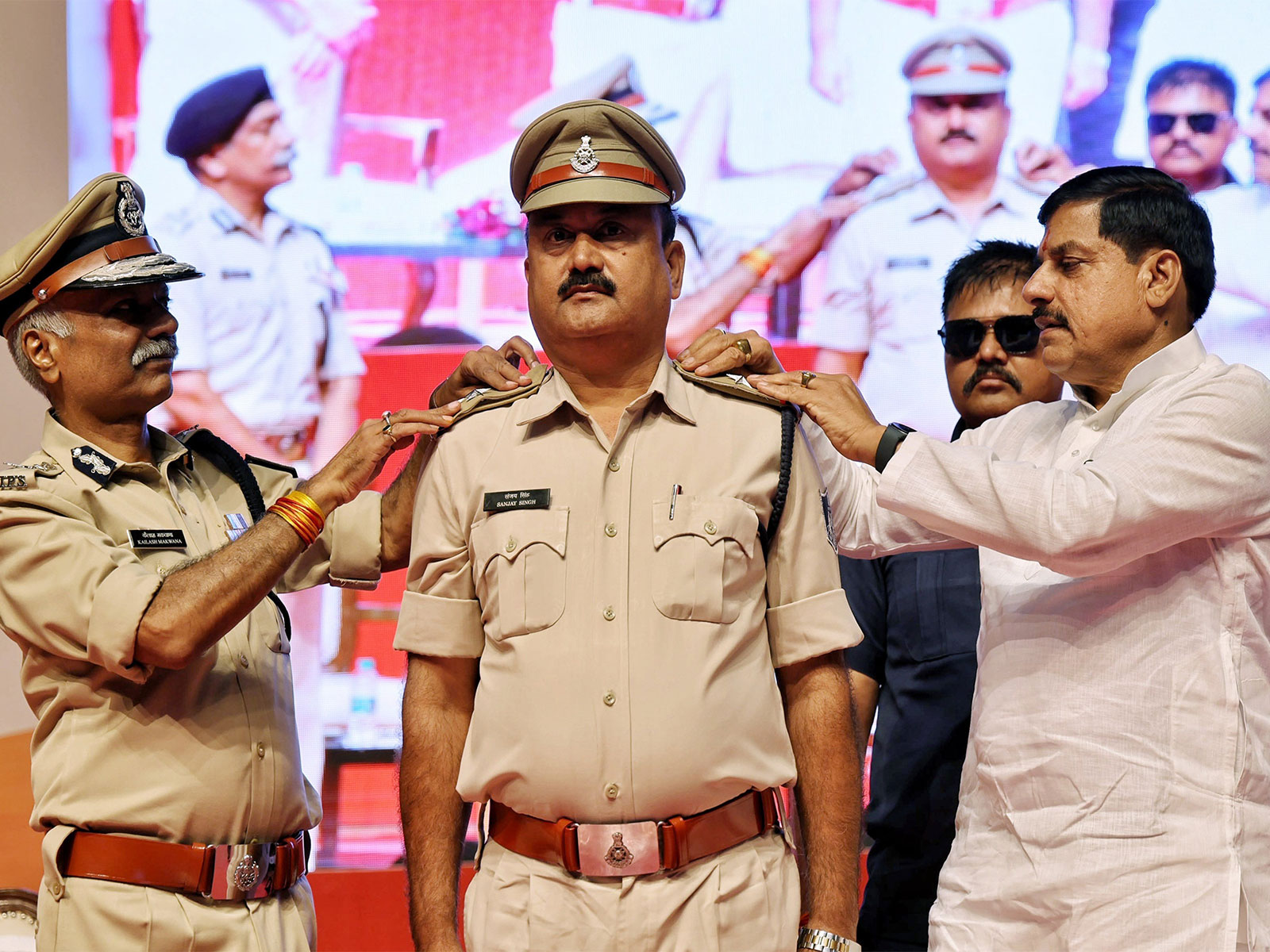 MP CM Mohan Yadav applying badge to a promoted police personnel (Photo/X @DrMohanYadav51)