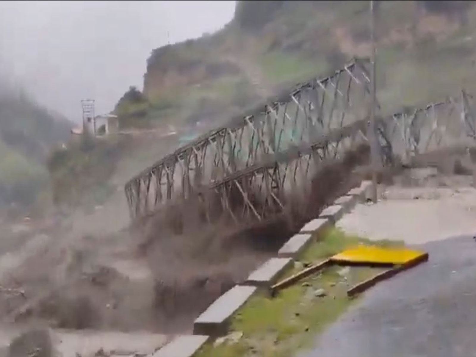 Uttarakhand: Bailey Bridge damaged after Tamak Nala overflow in Chamoli (Photo: X/Chamoili Police Uttarakhand)