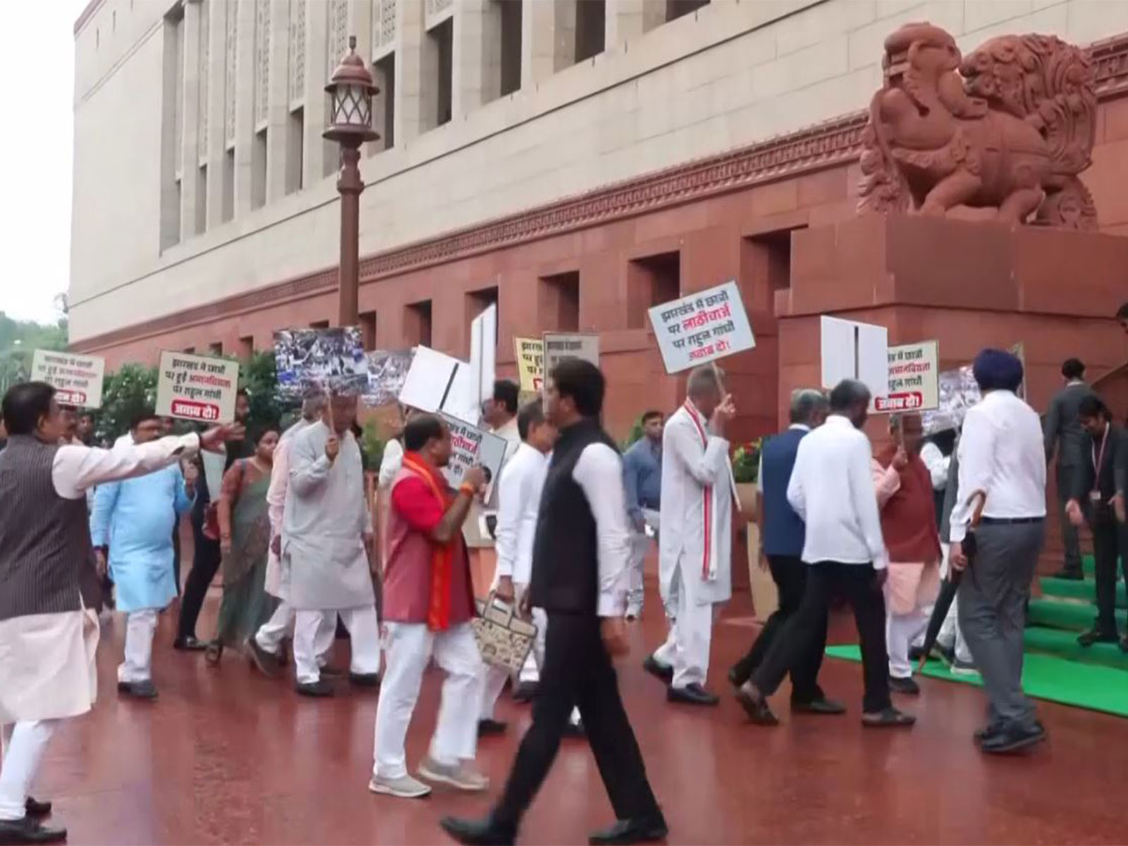 NDA MPs protest in parliament (Photo/ANI)