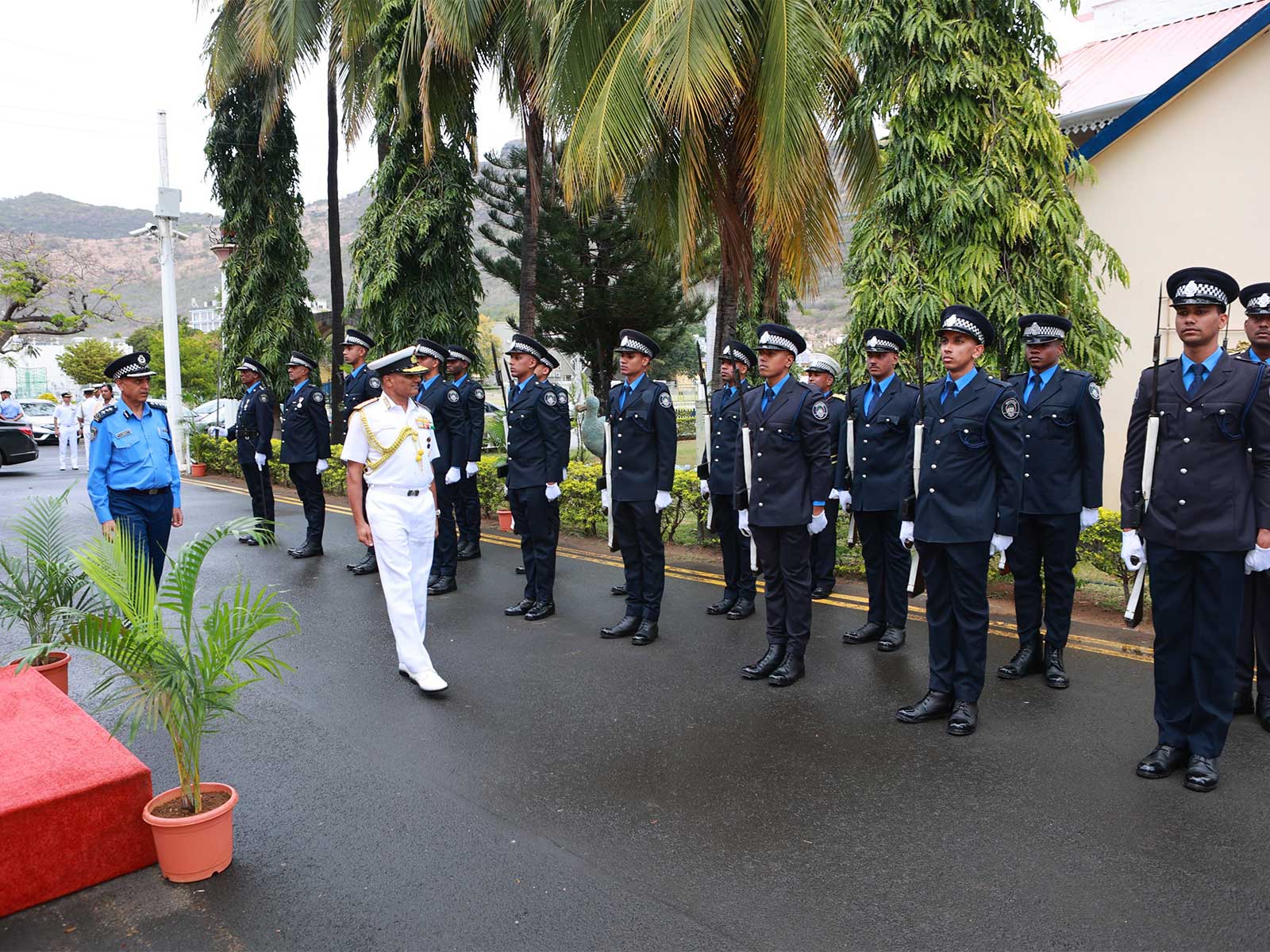 CNS Admiral Krishna Swaminathan pays visit to Mauritius (Photo/X@IndiannavyMedia)