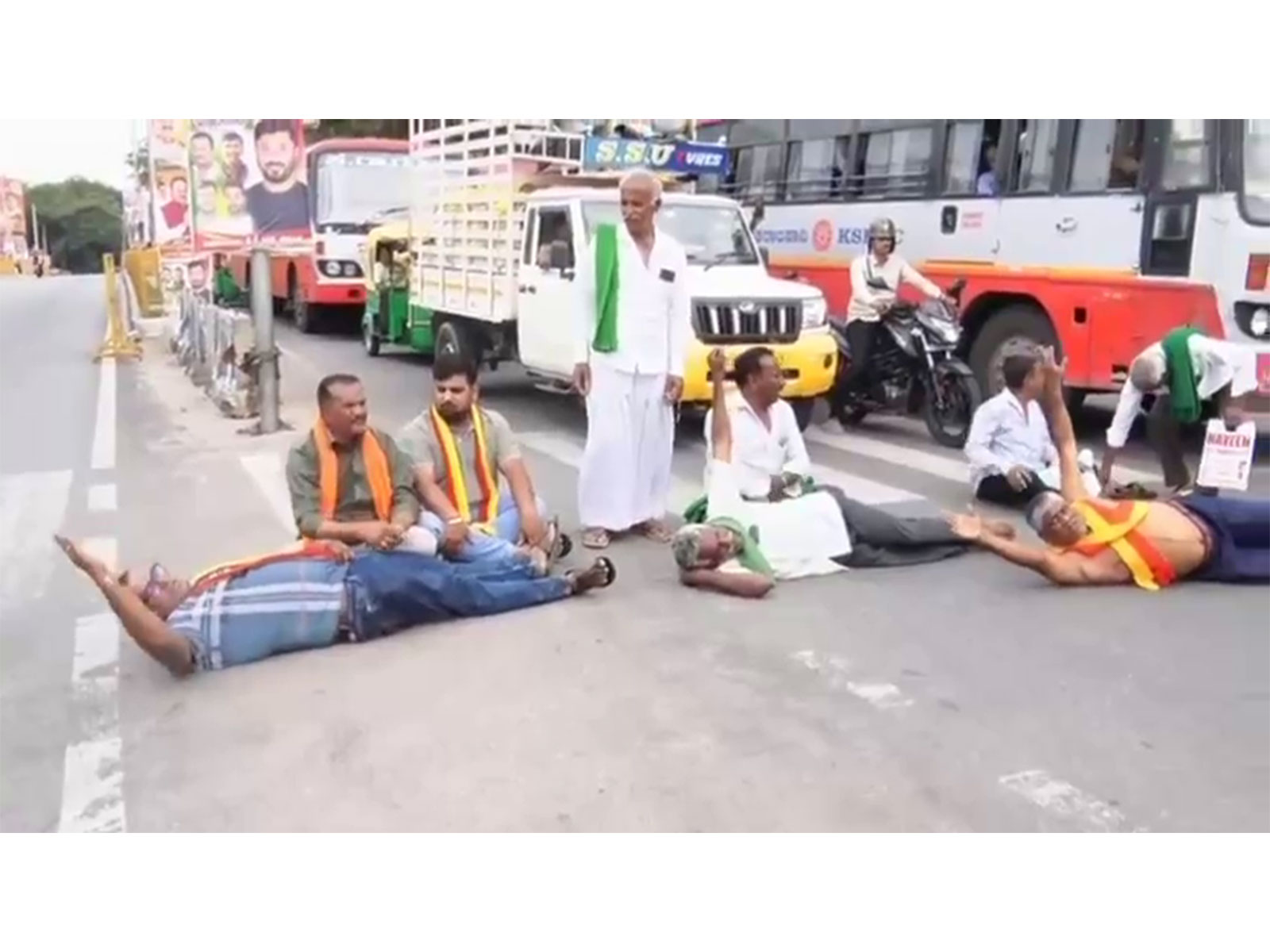 Farmers protestors in Mandya over CWRC directions on Cauvery (Photo/ANI)