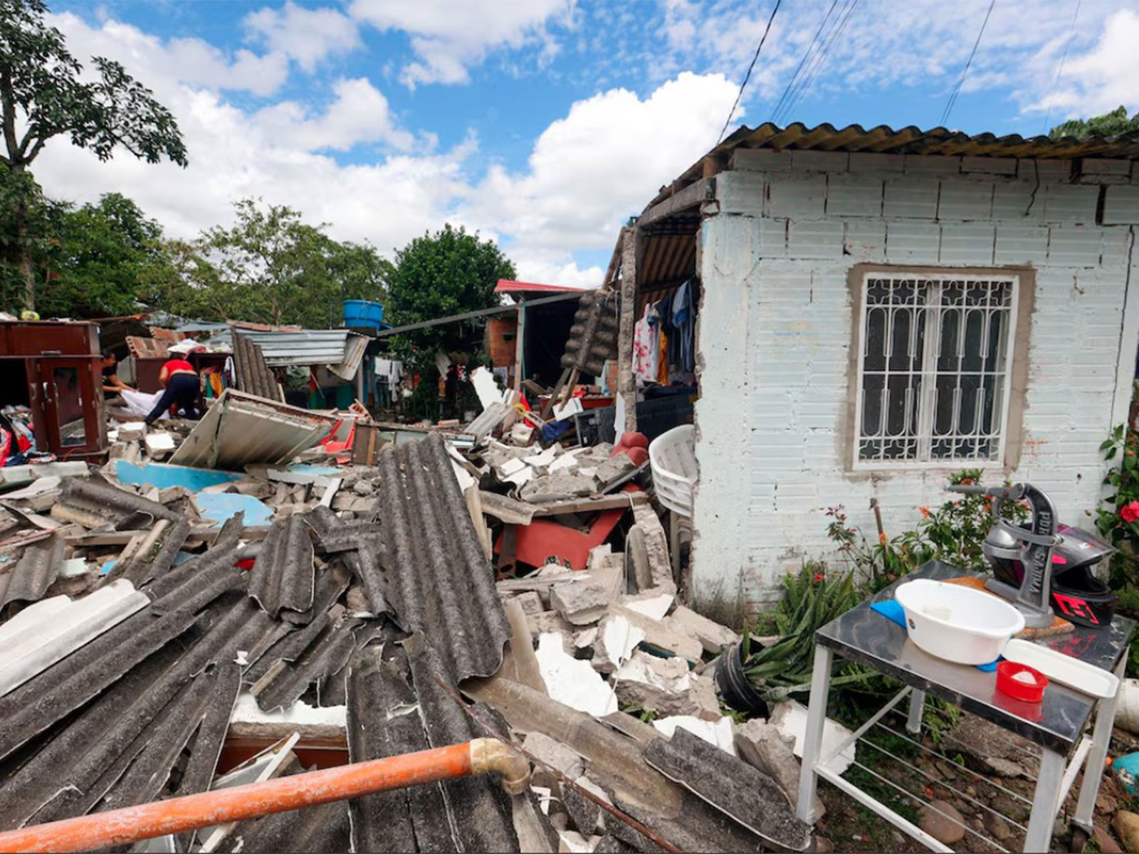 Scenes from Colombia after powerful quake (Photo/Reuters)