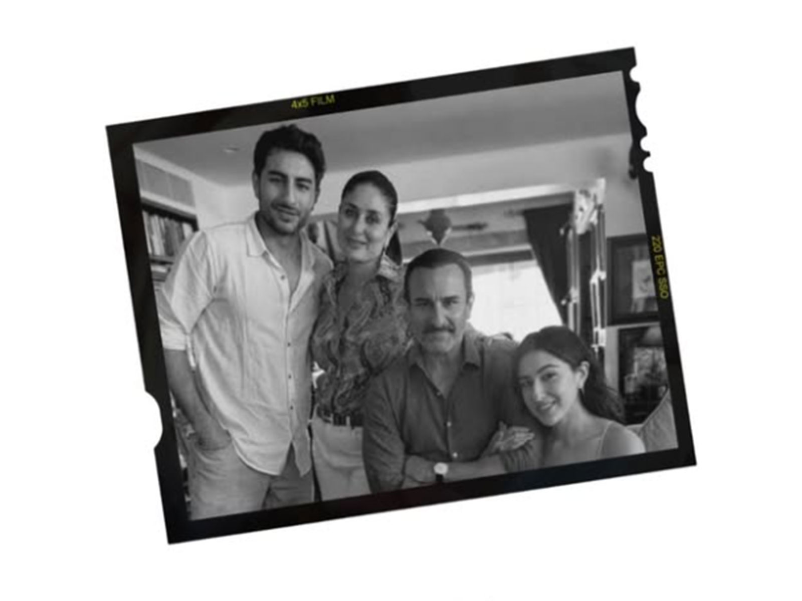 Ibrahim Ali Khan, Kareena Kapoor Khan, Saif Ali Khan, Sara Ali Khan (Photo/Instagram/@kareenakapoorkhan)