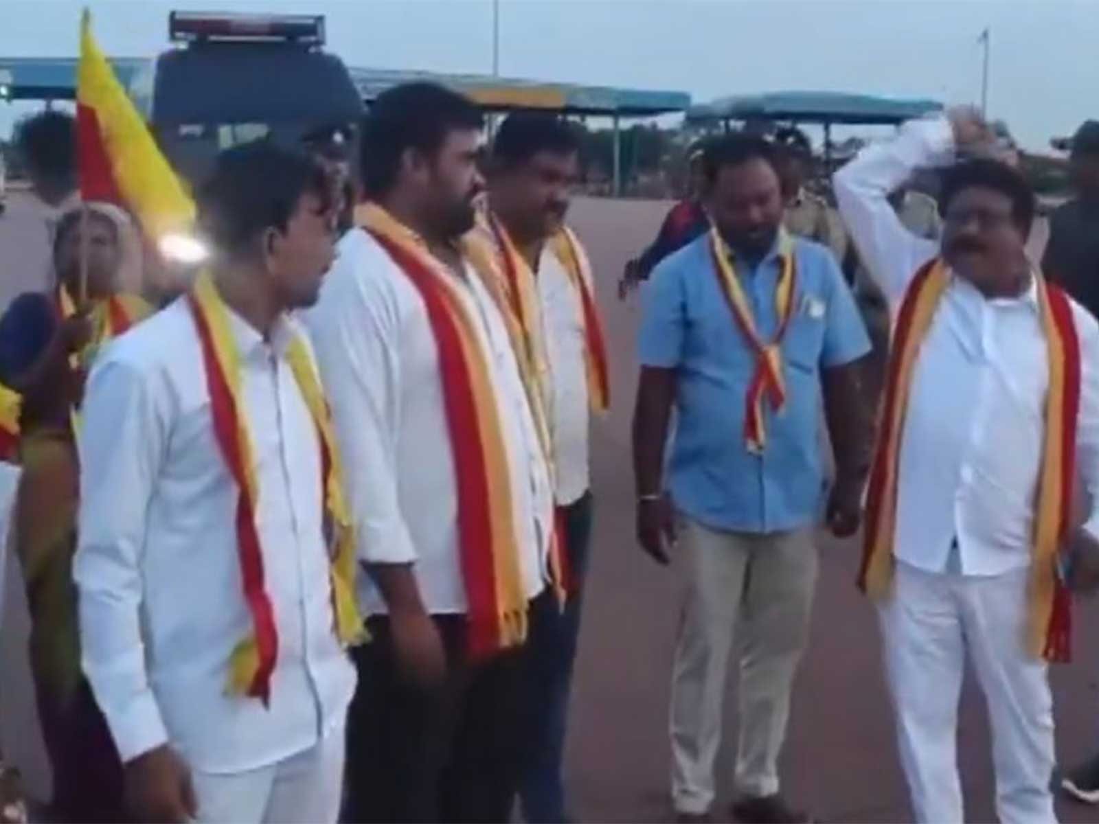 Karnataka Okkuta has called for a statewide bandh, protesting over the Cauvery water issue. The bandh is led by Karnataka Okkuta State President Vatal Nagaraj along with various pro-Kannada groups. (Photo : ANI) 