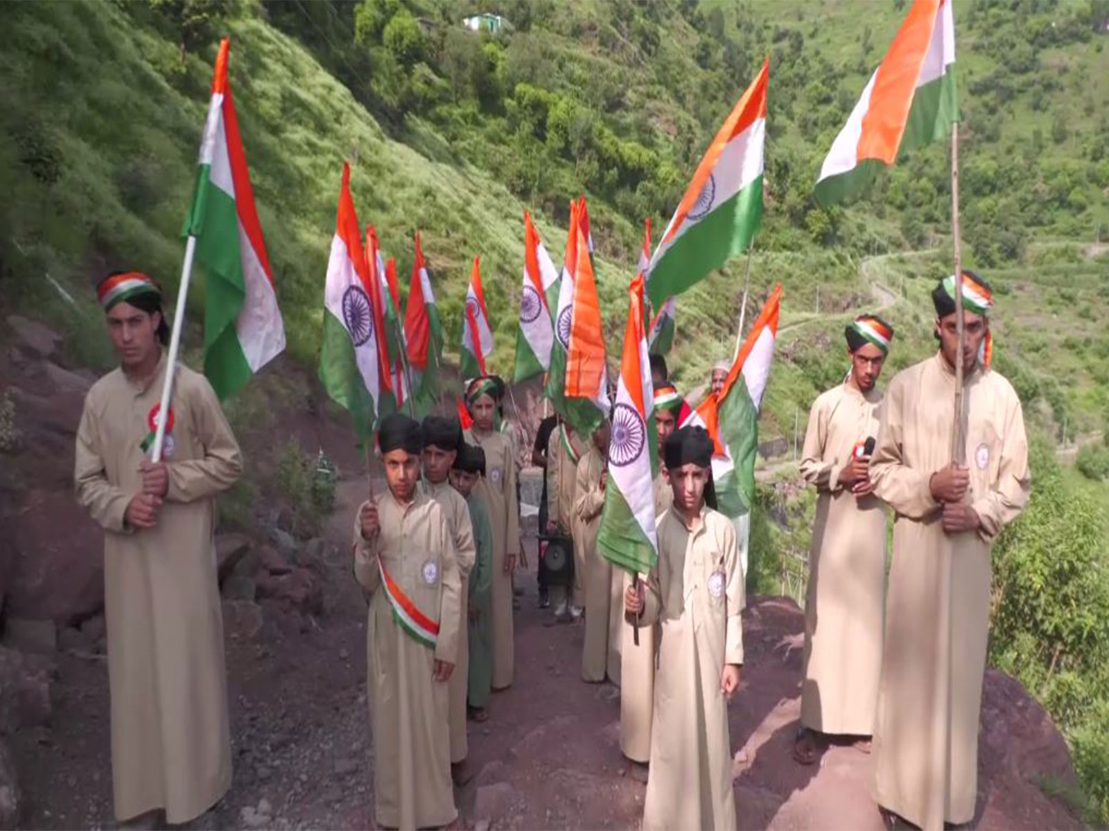 Madarsa Nizamia students sead 'Har Ghar Tiranga' rally (Photo/ANI)