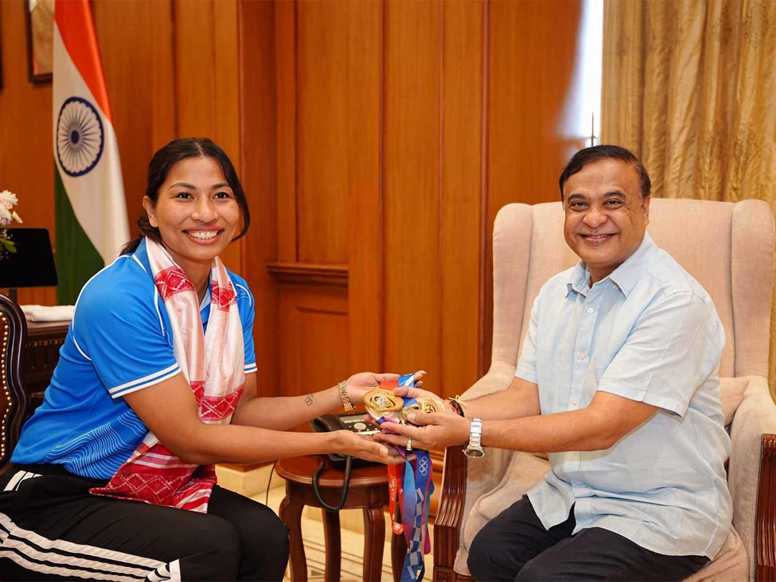 Lovlina Borgohain and Assam Chief Minister Himanta Biswa (Photo: Assam CMO)
