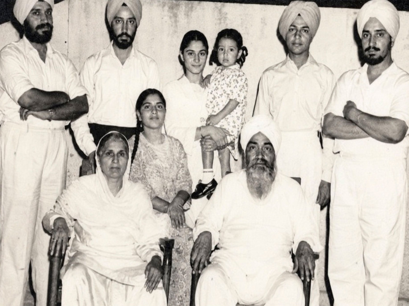 Family photo of Union Minister Hardeep Singh Puri (Photo/X@HardeepSPuri)