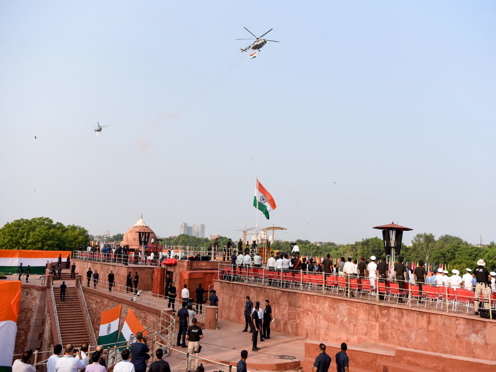Glimpse of helicopters during flypast during full-dress rehearsal ahead of 80th Independence Day at the Red Fort, New Delhi 