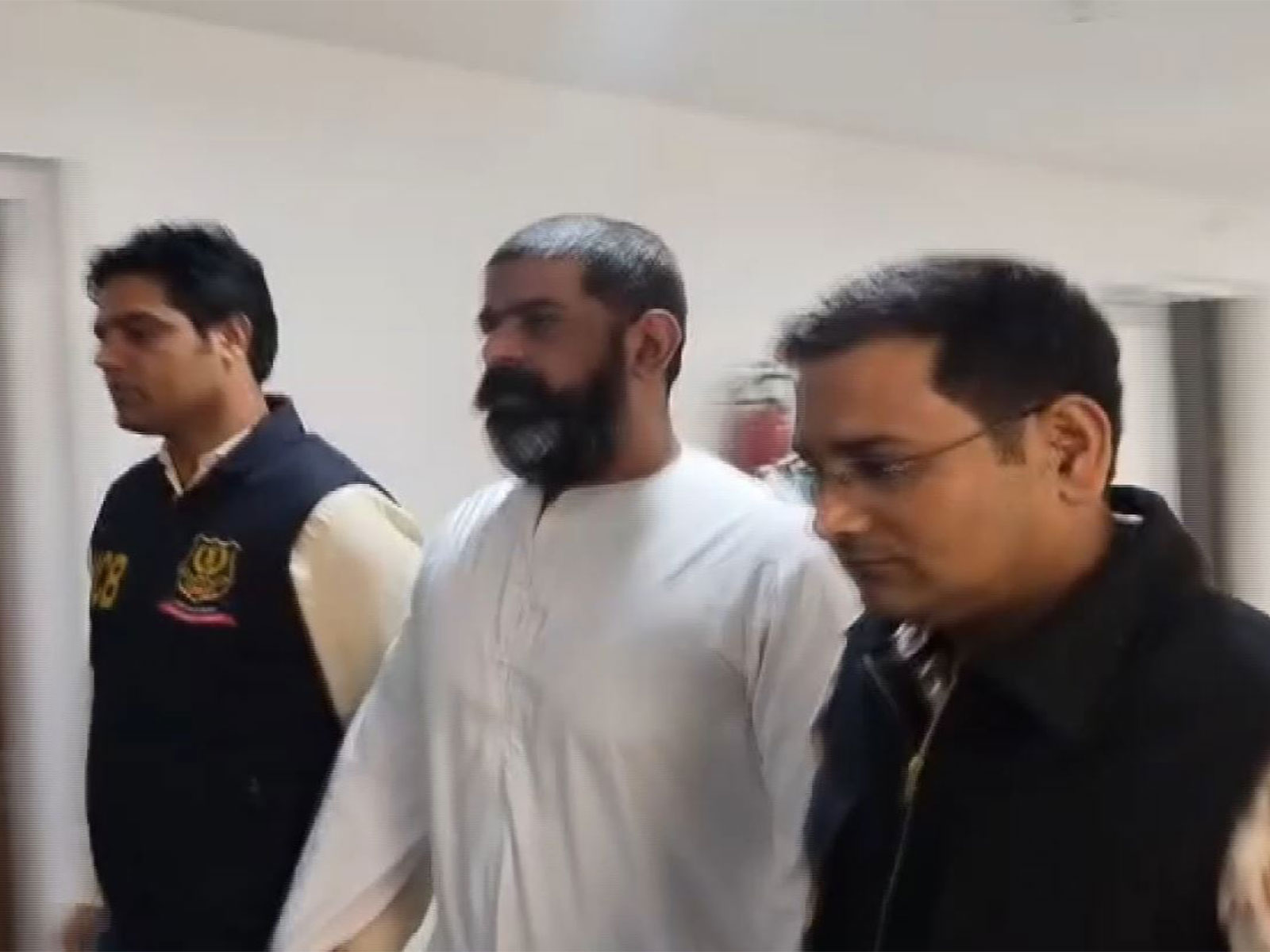 Fugitive drug kingpin Virender Singh Basoya brought to Rouse Avenue Court (Photo/ANI)