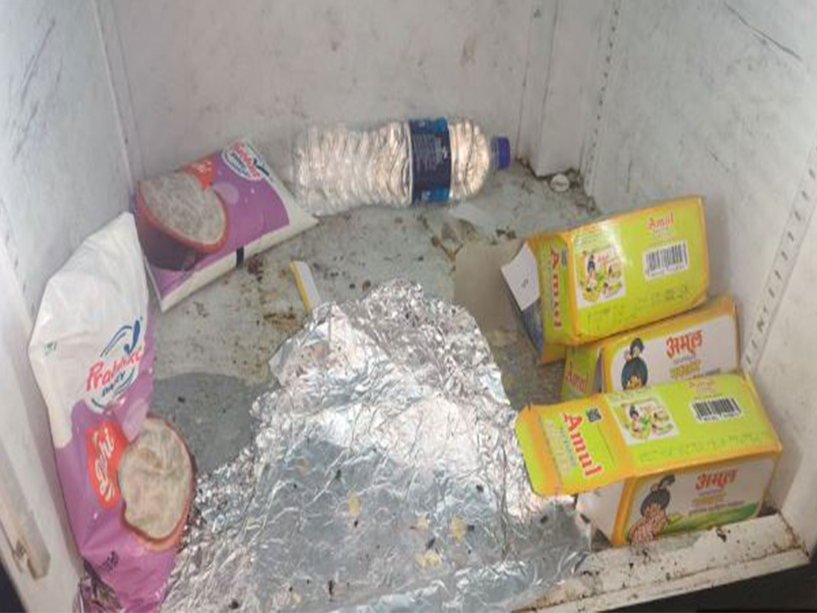 Visuals of unhygienic conditions and spoiled food items (Photo/FDA)