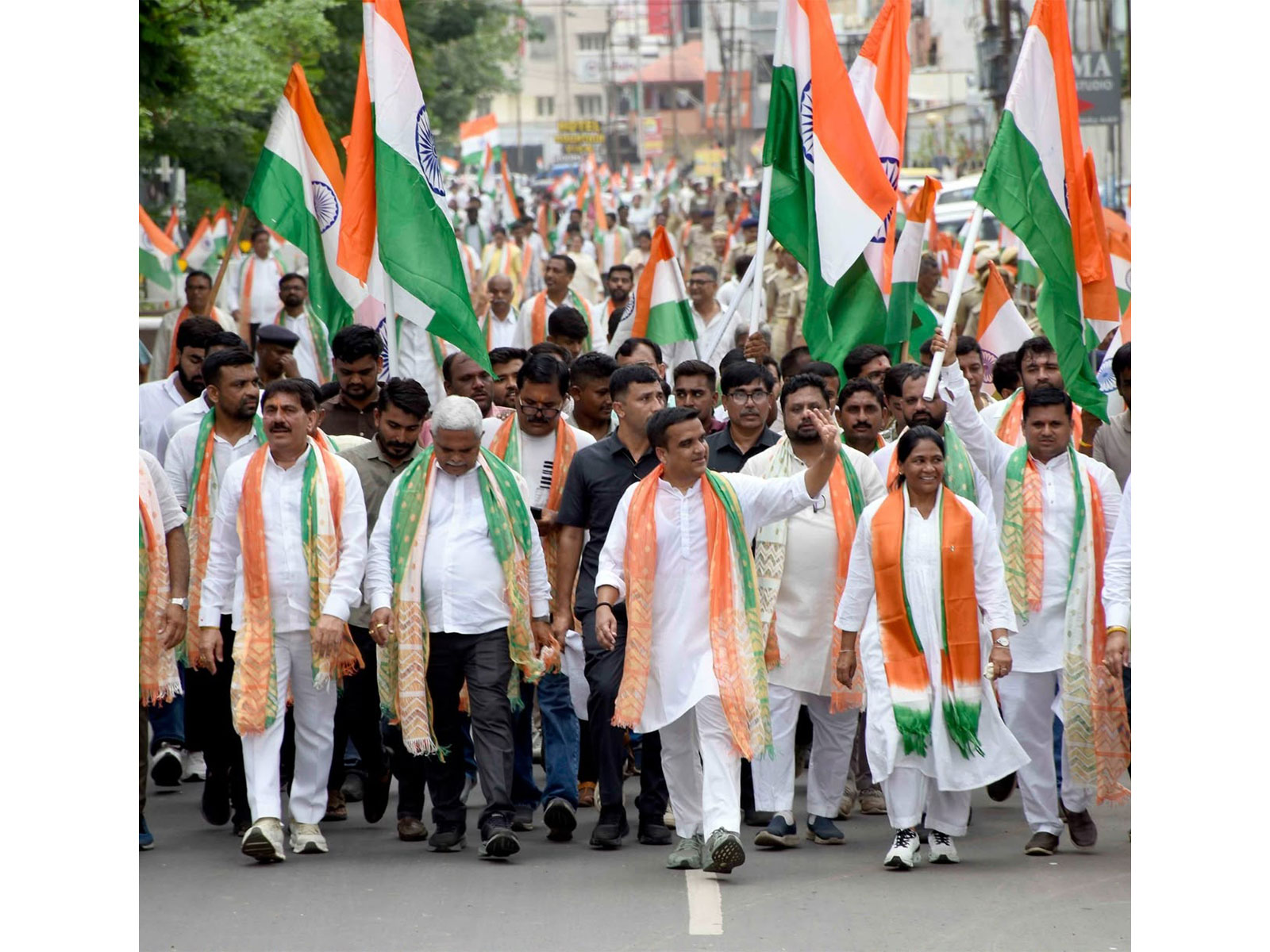 Anand turns Tricolour as over 10,000 join Tiranga Yatra led by Gujarat DyCM Harsh Sanghavi (Photo: Gujarat CMO)
