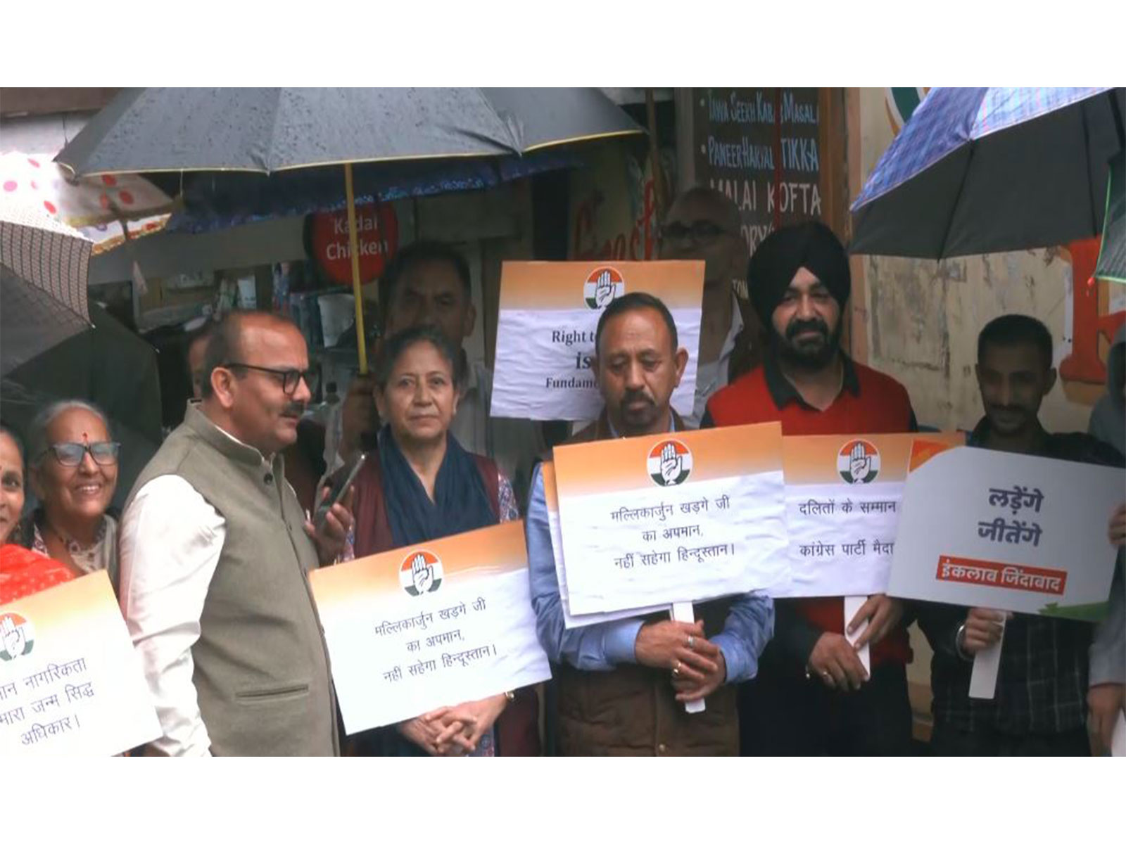 Congress holds silent protest in Shimla (Photo/ANI)