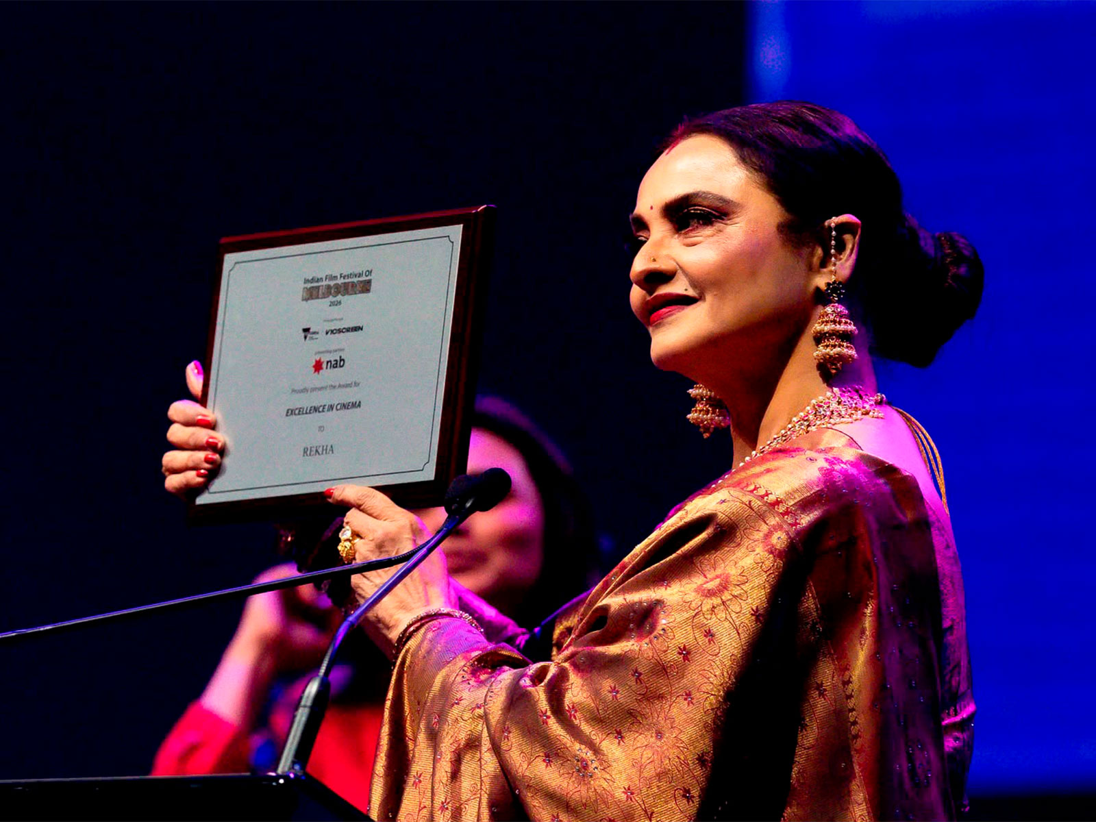 Rekha honoured at Indian Film Festival Melbourne (Photo/ IFFM )