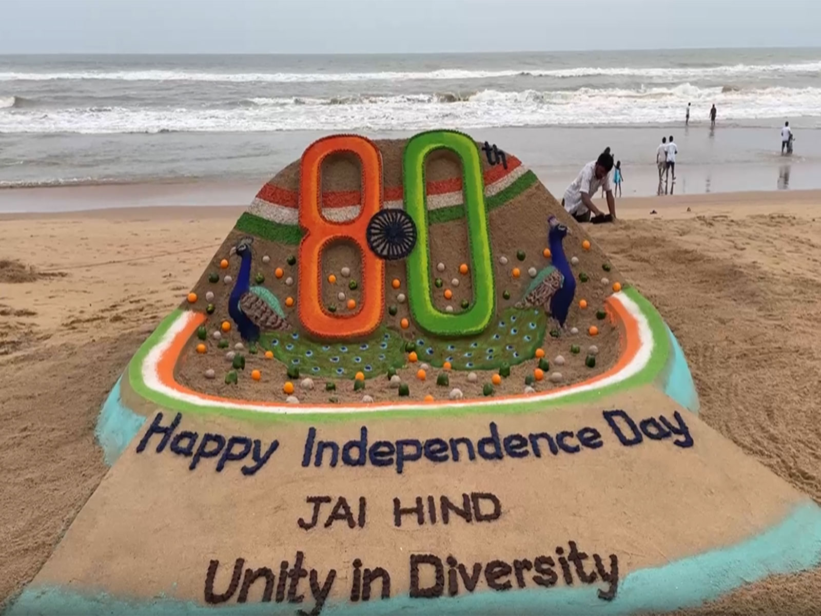 "Happy Independence Day, Unity in Diversity" sandart (Photo/ANI)