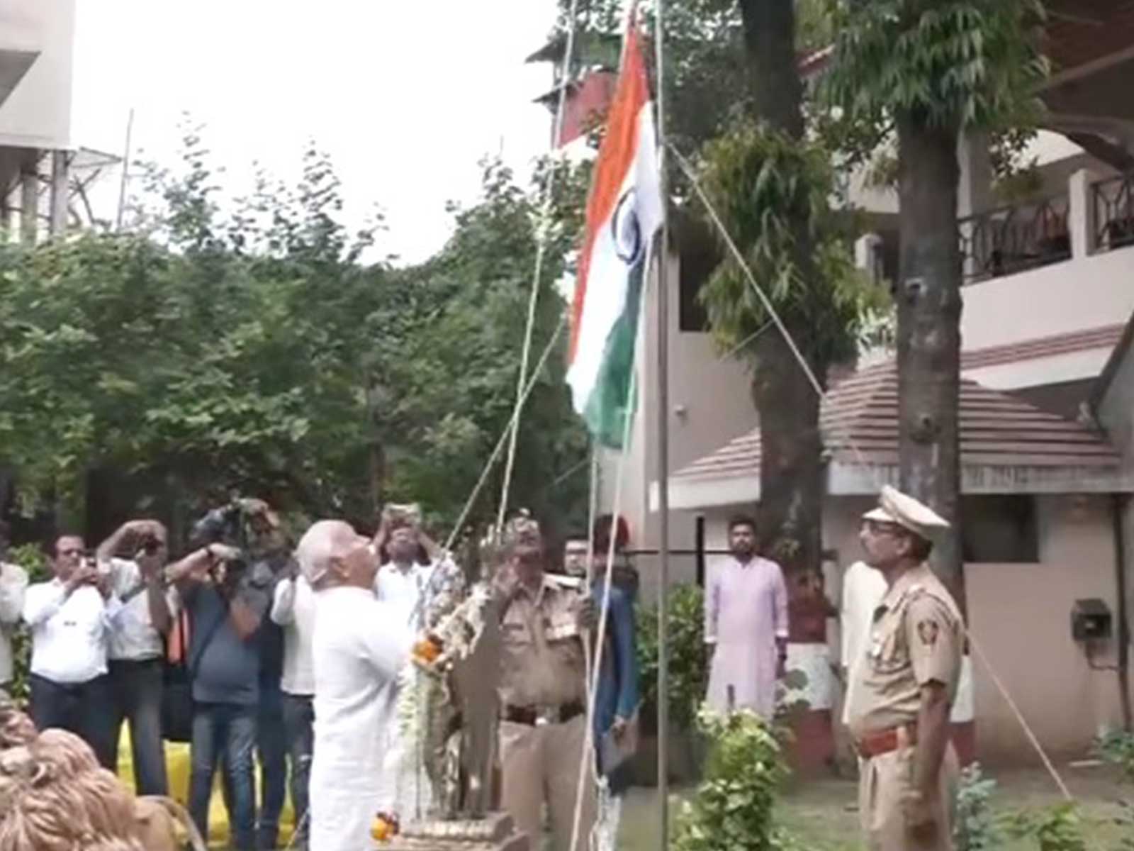 Mohan Bhagwat hoists National Flag at RSS headquarters (Photo/ANI)