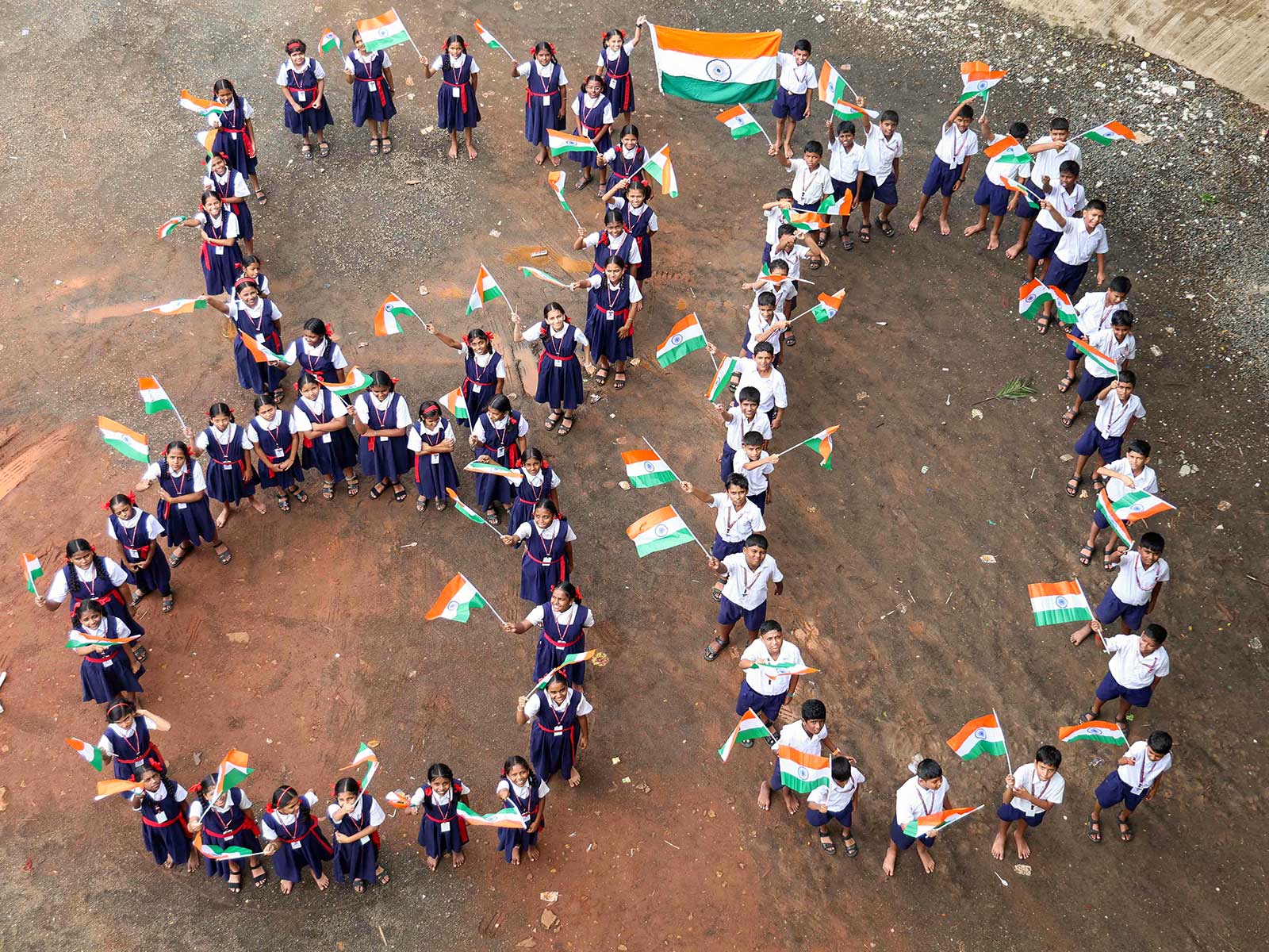 Students form an 80 to mark the 80 years of Independence, in Mumbai (Photo/ANI)
